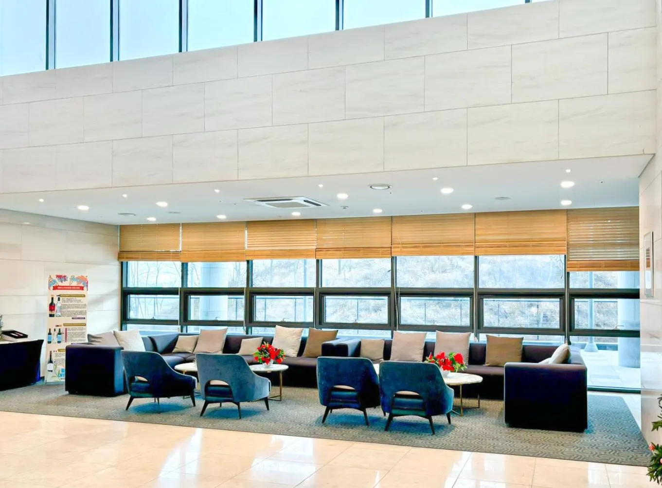 Communal lounge/ TV room in Airsky Hotel Incheon