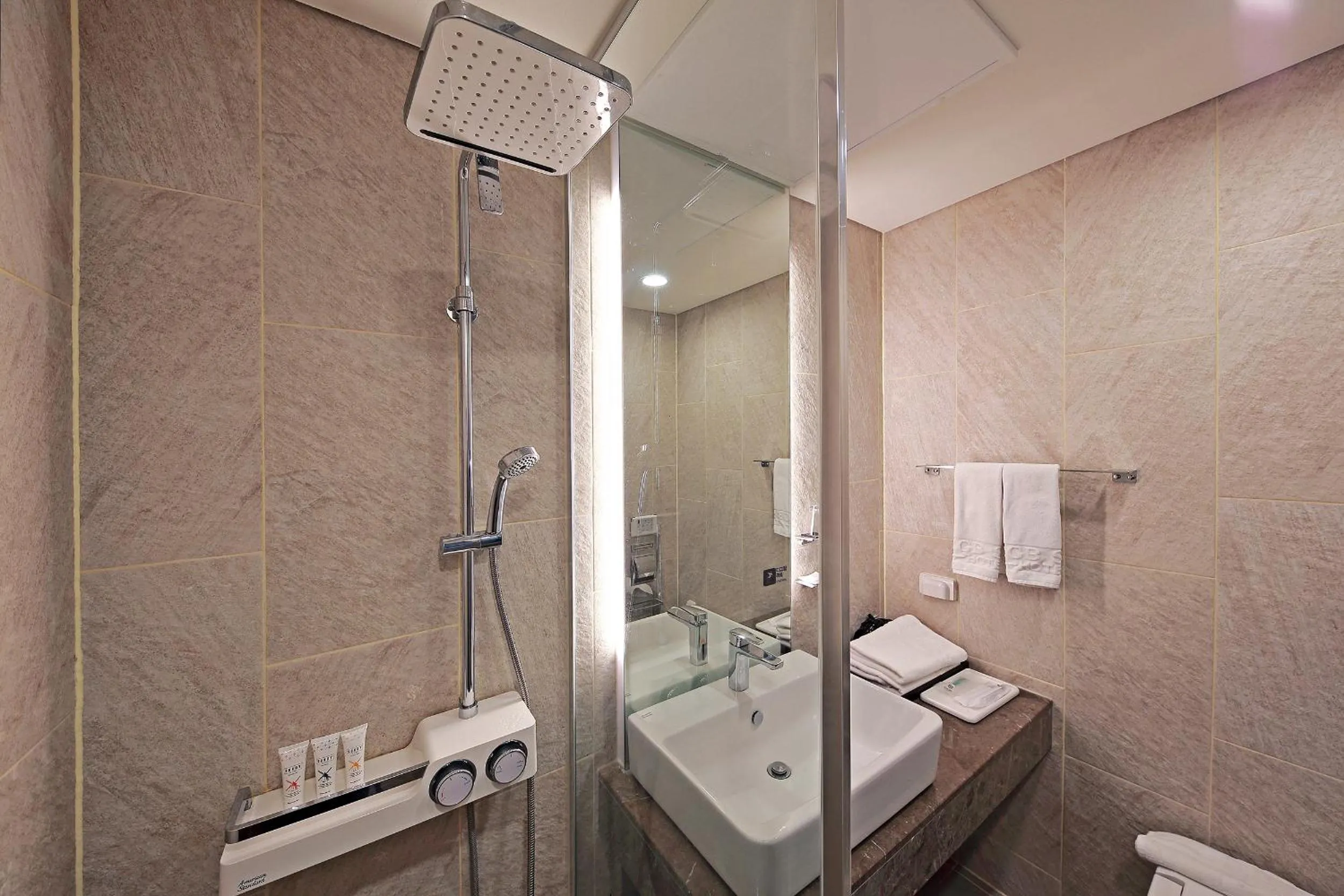 Shower in Airsky Hotel Incheon