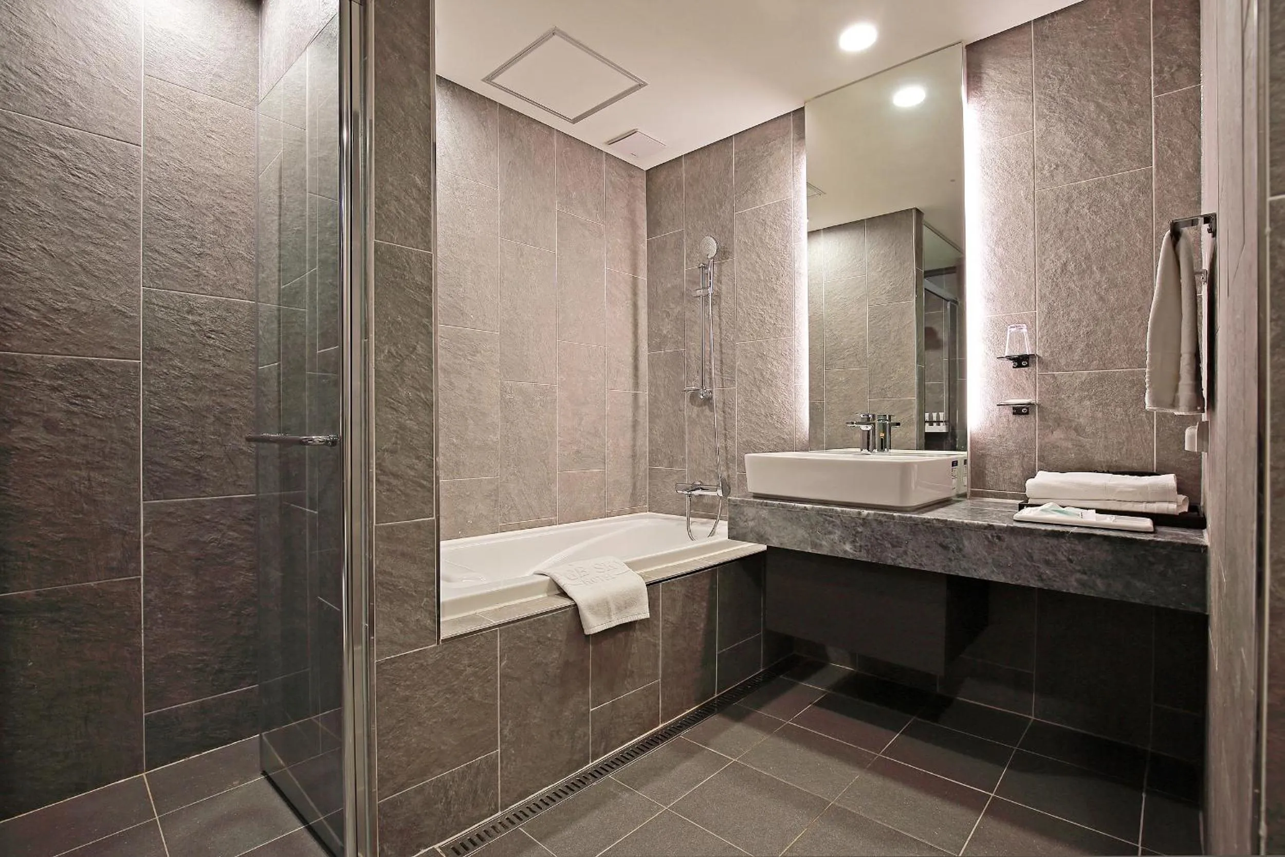 Bathroom in Airsky Hotel Incheon