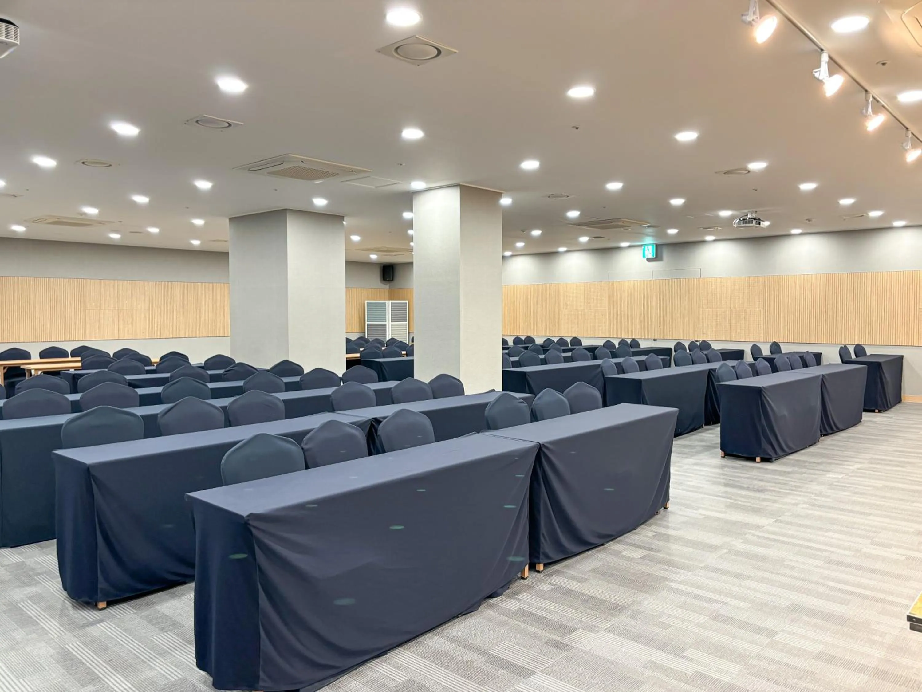 Business facilities in Airsky Hotel Incheon