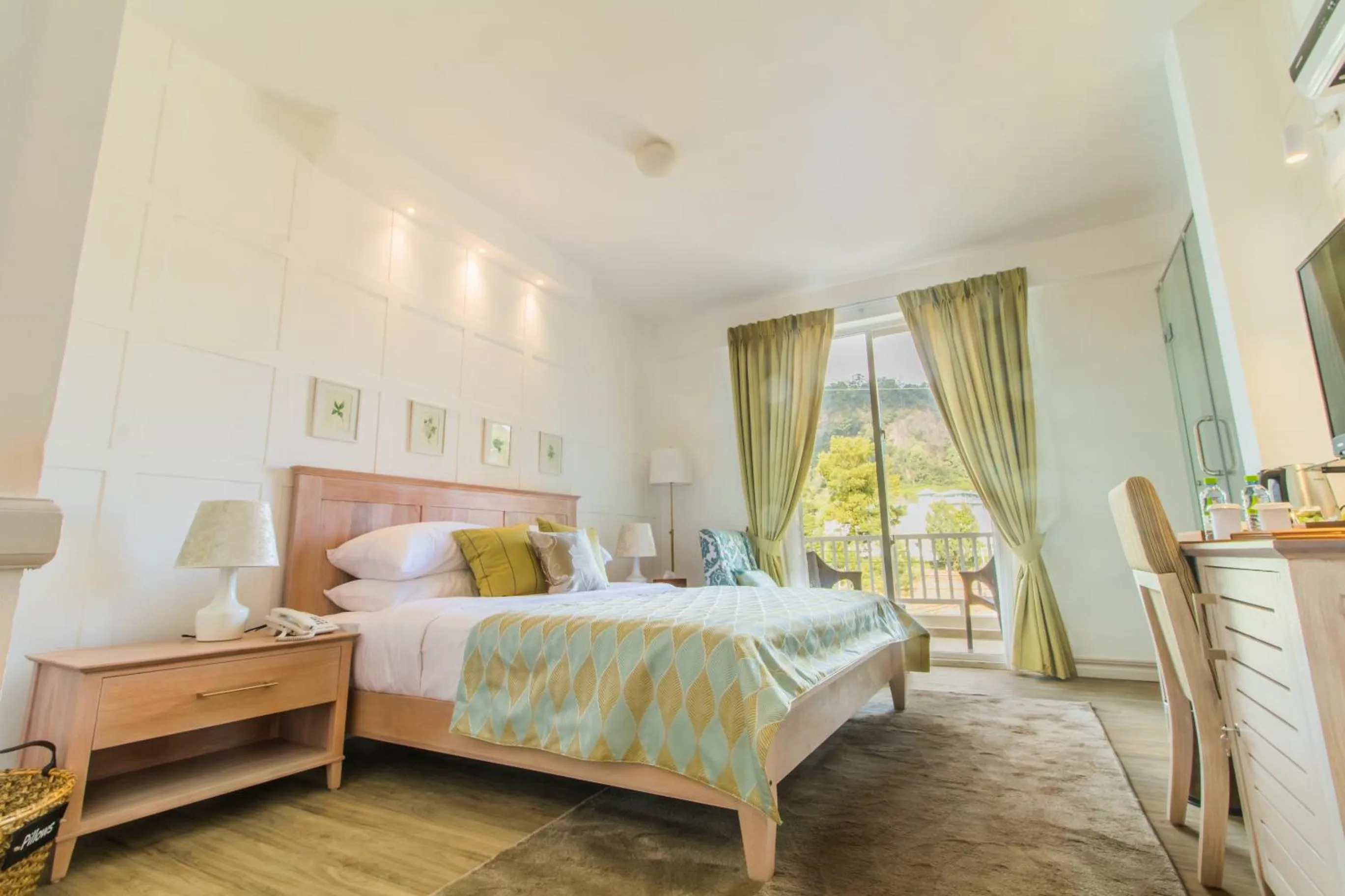 Bed in The Lynden Grove