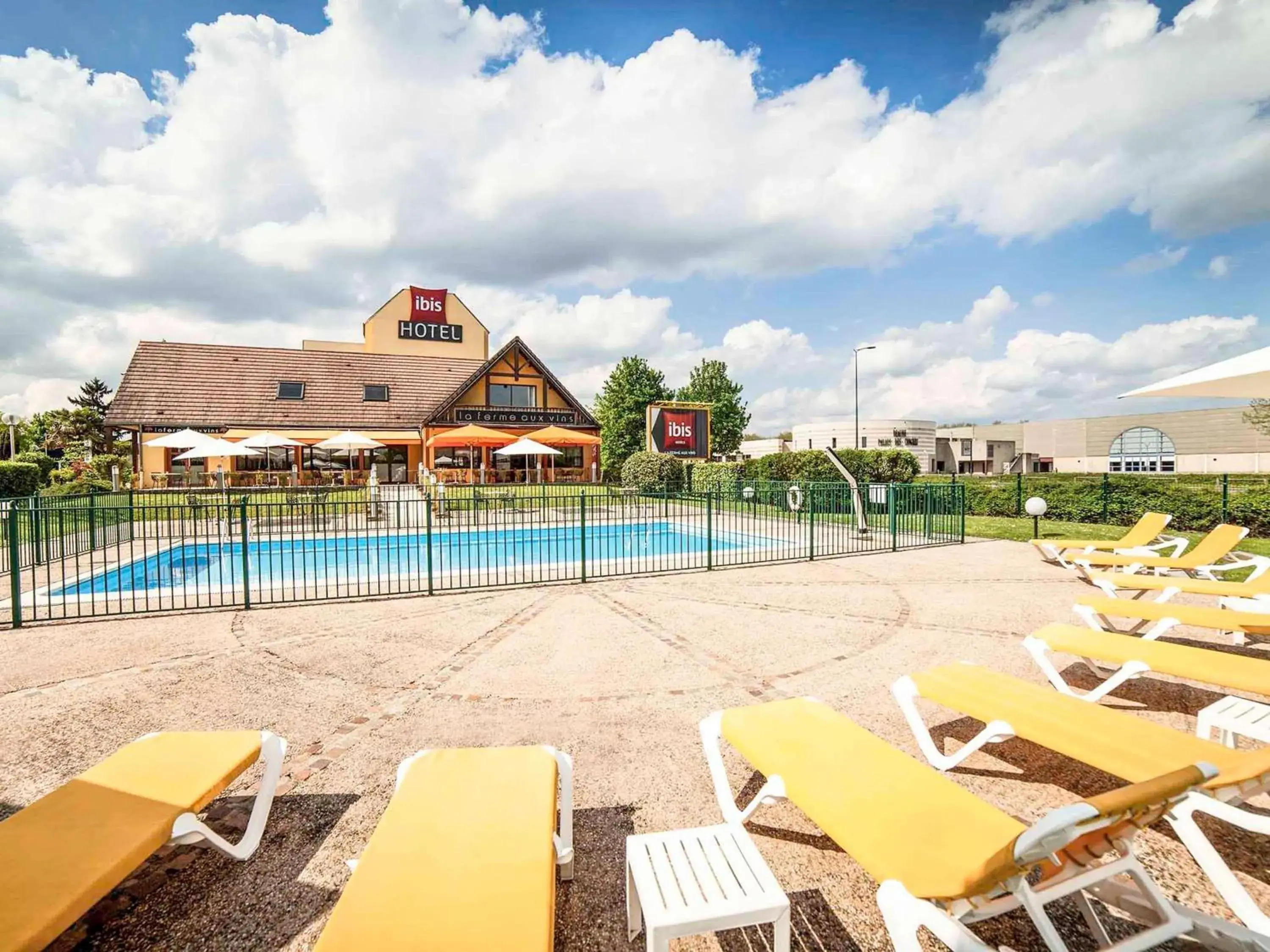 Property building in ibis Beaune La Ferme Aux Vins Property building in ibis Beaune La Ferme Aux Vins