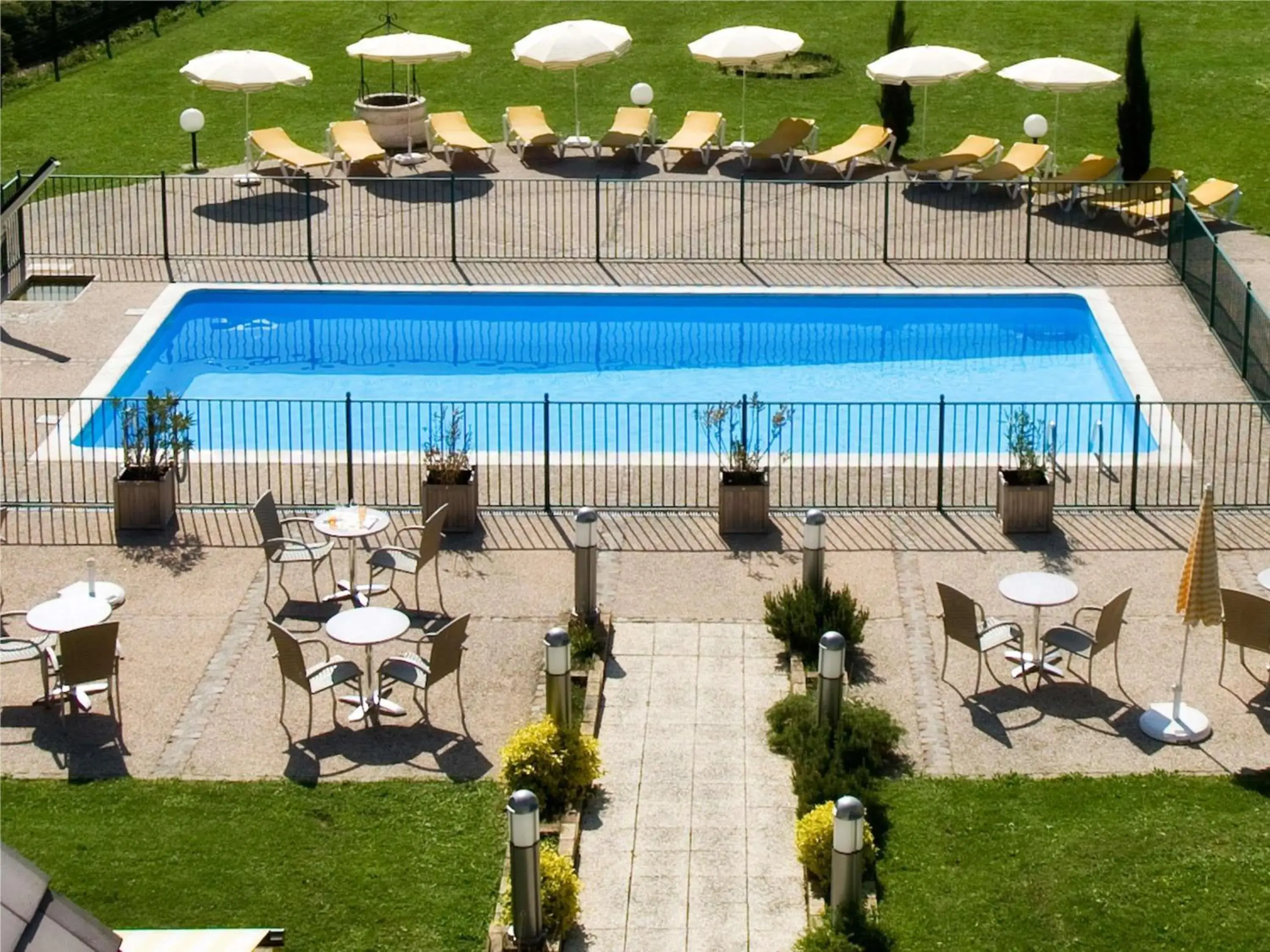 Pool view in ibis Beaune La Ferme Aux Vins Pool view in ibis Beaune La Ferme Aux Vins