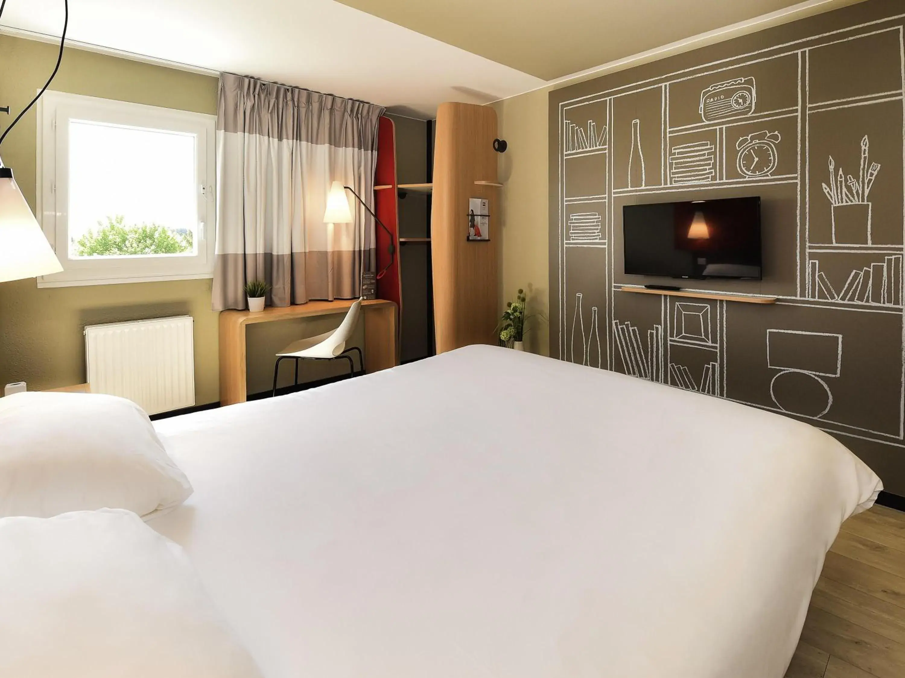 Bedroom, Bed in ibis Beaune La Ferme Aux Vins Bedroom, Bed in ibis Beaune La Ferme Aux Vins