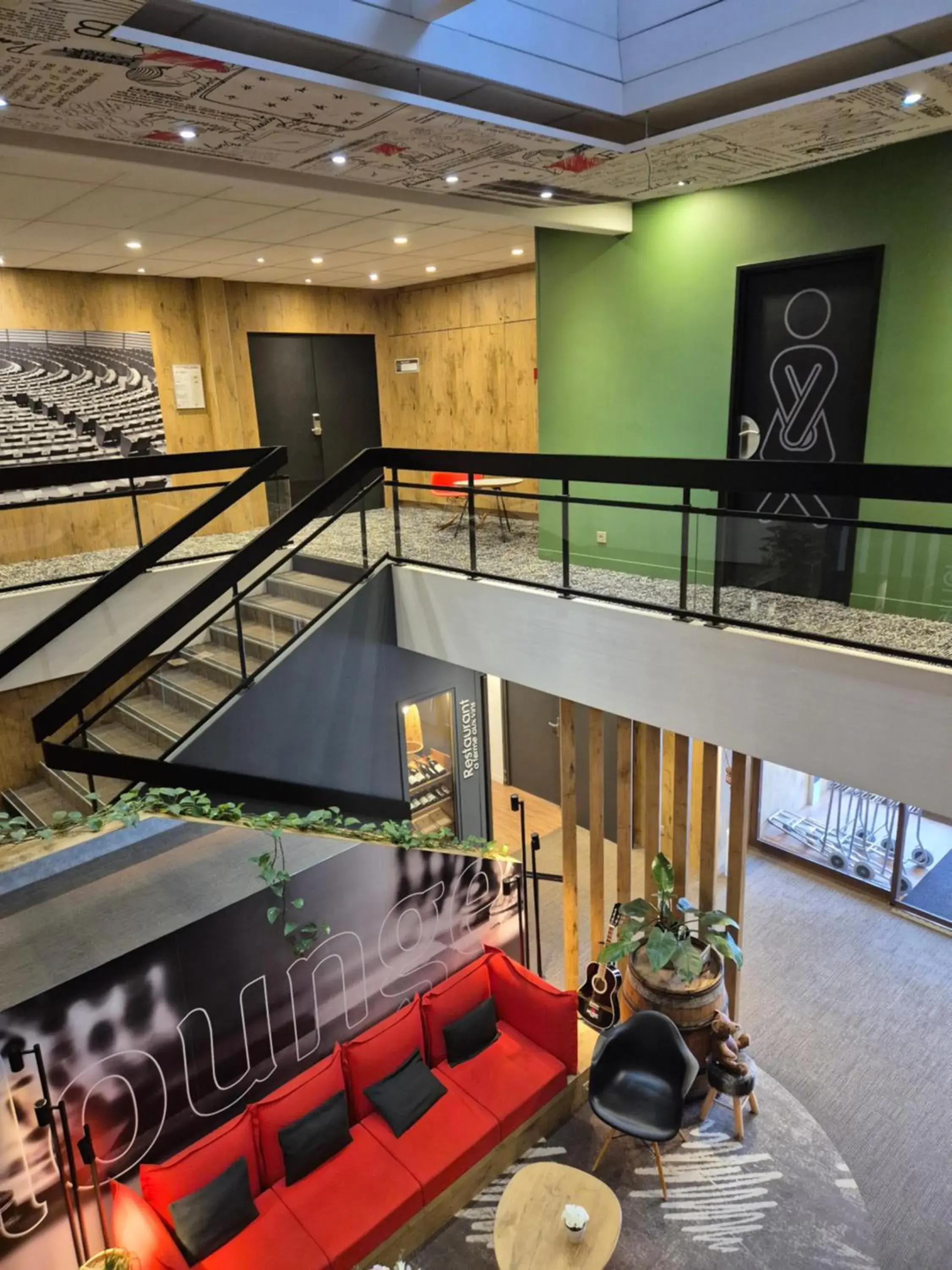 Lobby or reception in ibis Beaune La Ferme Aux Vins Lobby or reception in ibis Beaune La Ferme Aux Vins