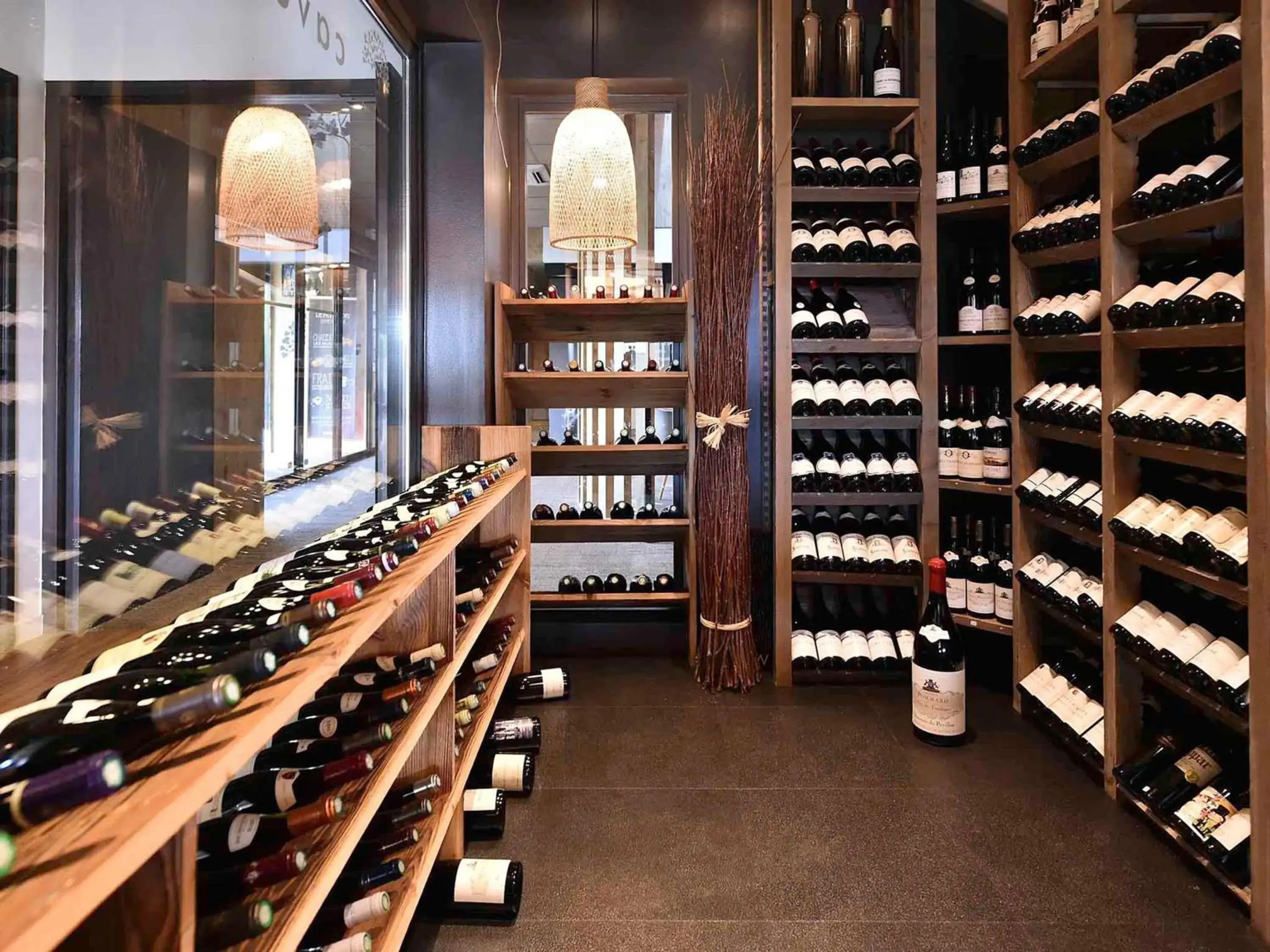 Lounge or bar in ibis Beaune La Ferme Aux Vins Lounge or bar in ibis Beaune La Ferme Aux Vins