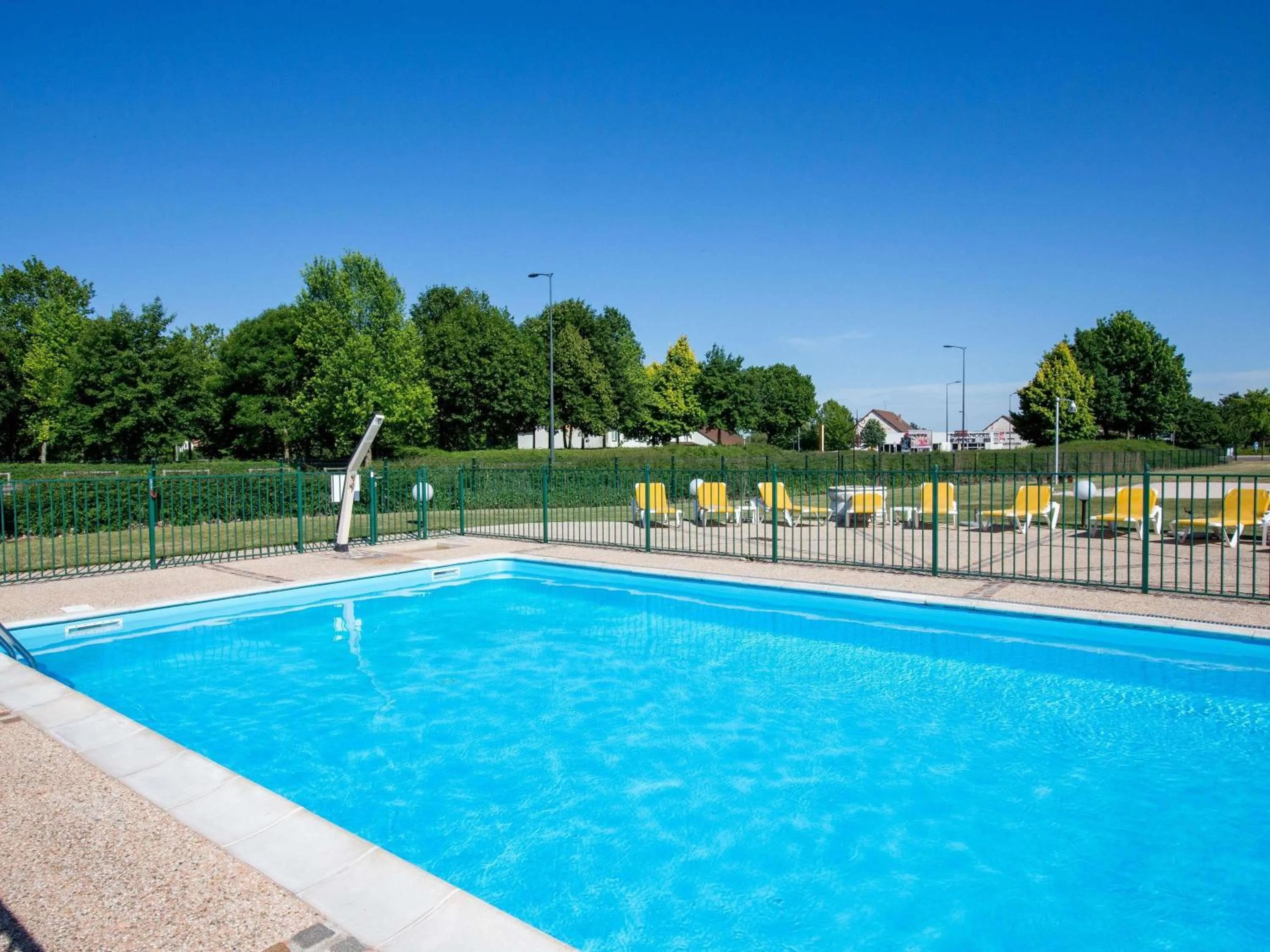 Pool view in ibis Beaune La Ferme Aux Vins