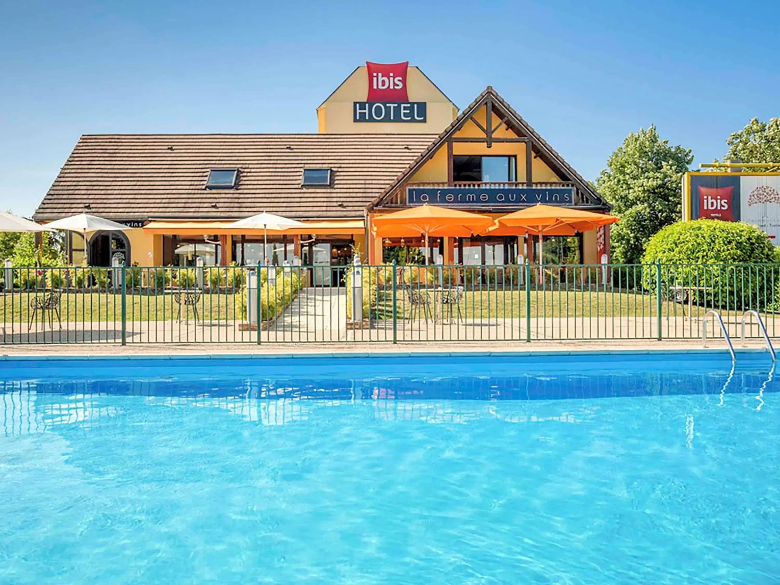 Property building in ibis Beaune La Ferme Aux Vins Property building in ibis Beaune La Ferme Aux Vins