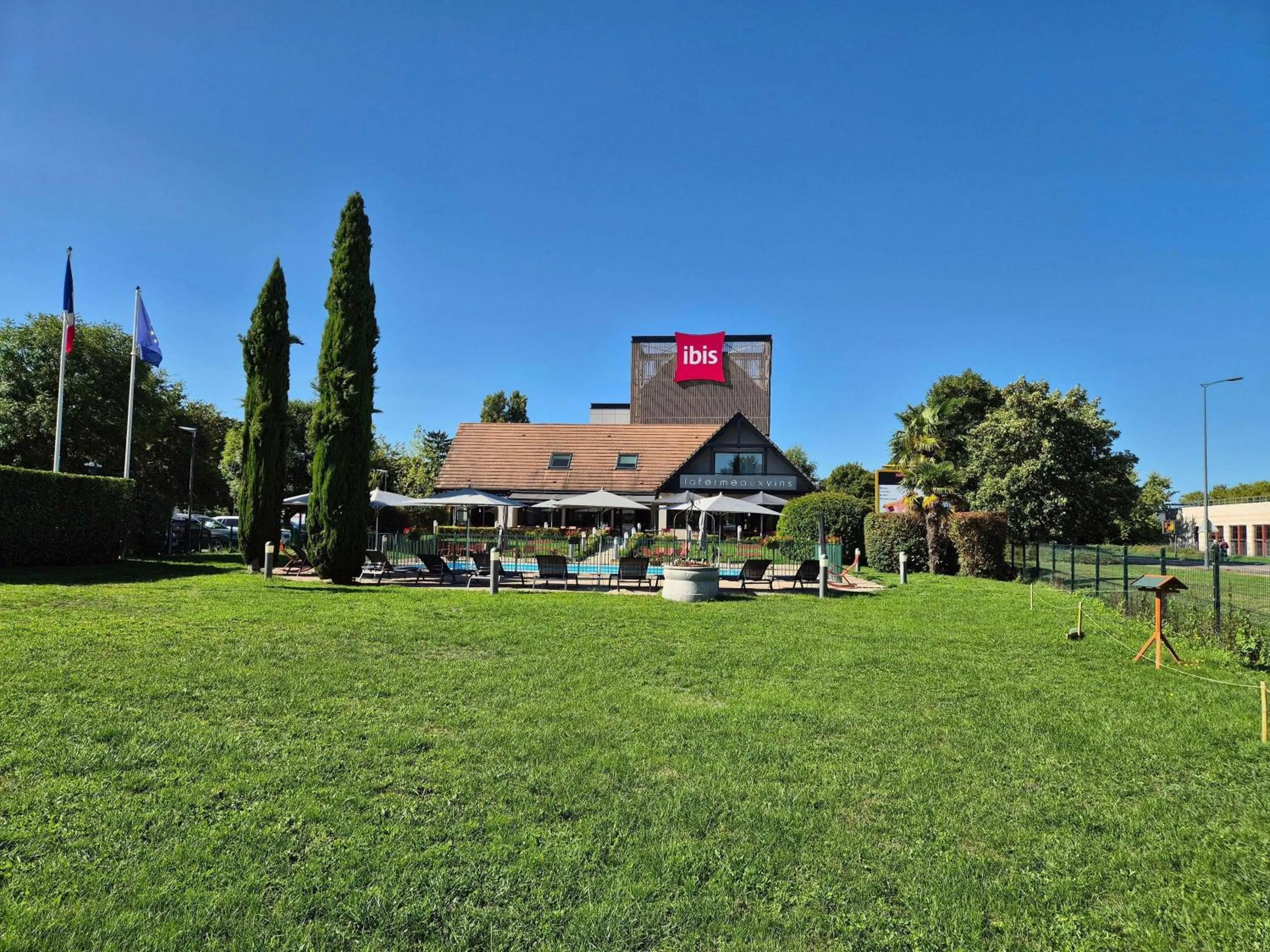 Property building in ibis Beaune La Ferme Aux Vins