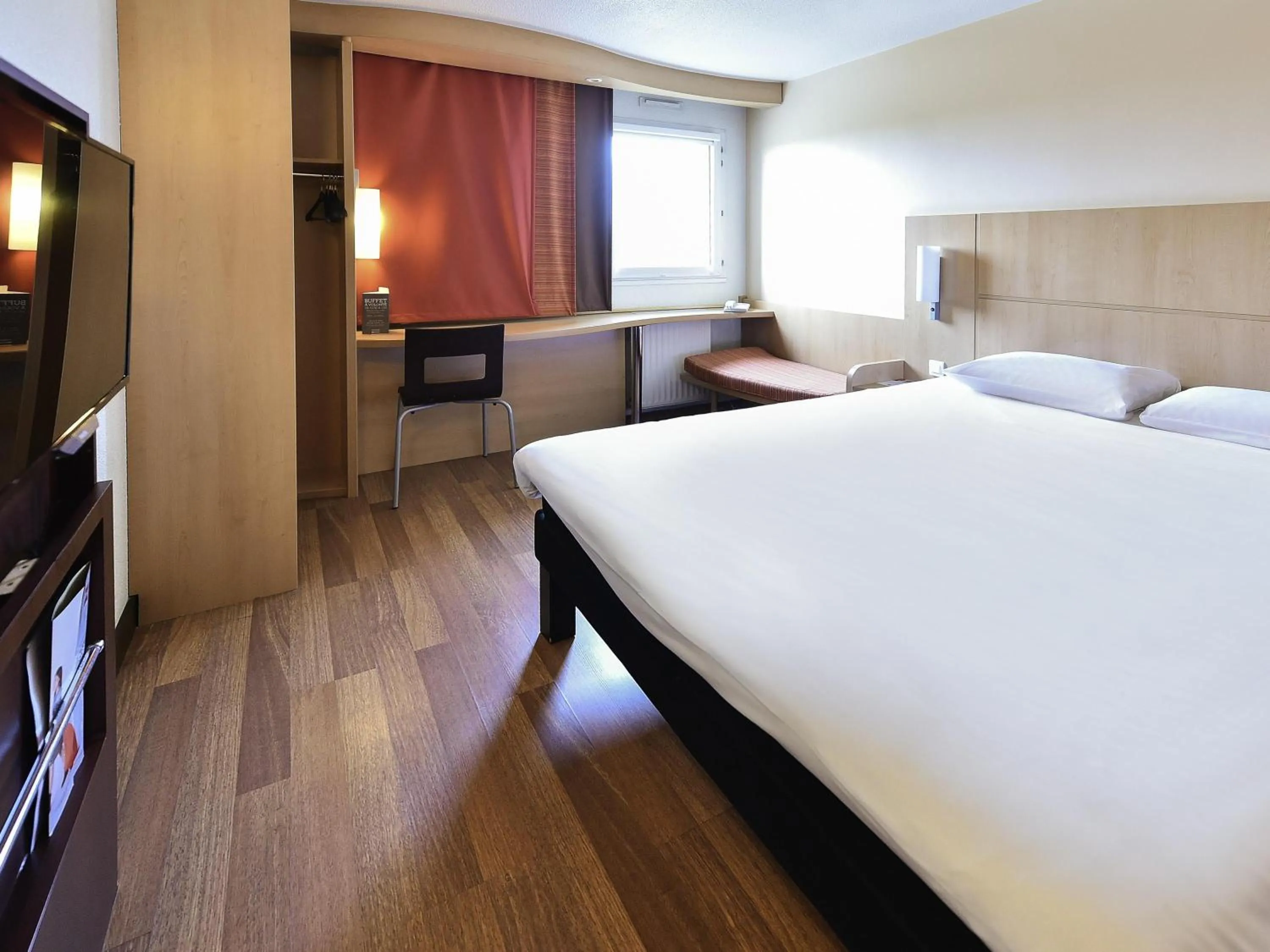 Bedroom, Bed in ibis Beaune La Ferme Aux Vins