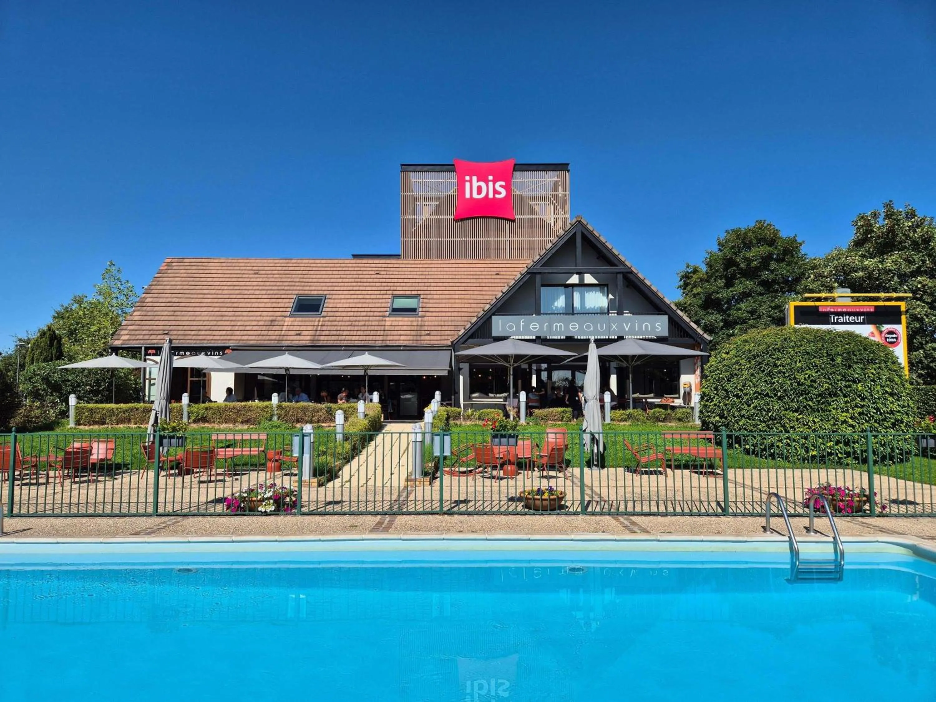 Property building in ibis Beaune La Ferme Aux Vins