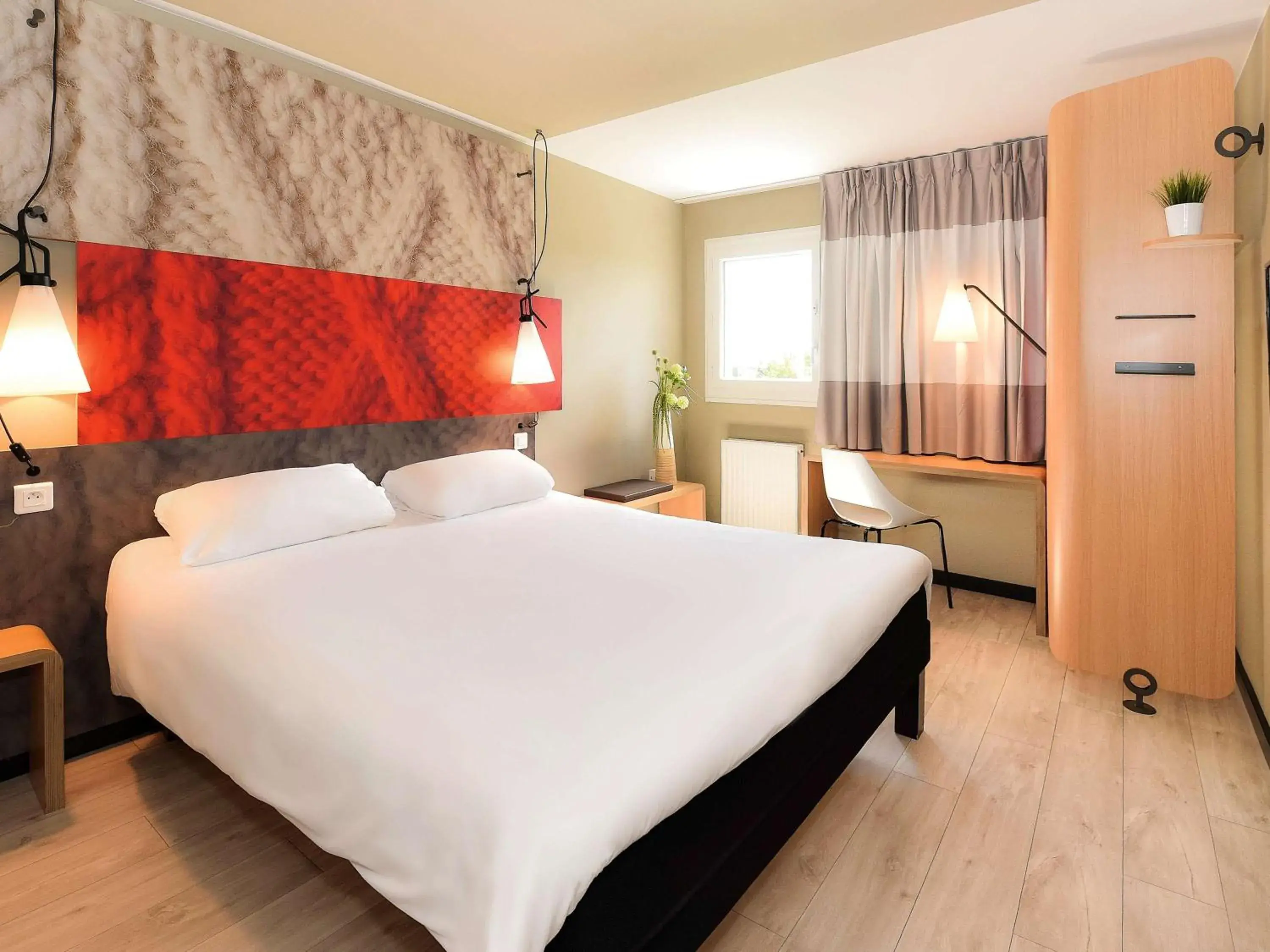 Bedroom, Bed in ibis Beaune La Ferme Aux Vins Bedroom, Bed in ibis Beaune La Ferme Aux Vins