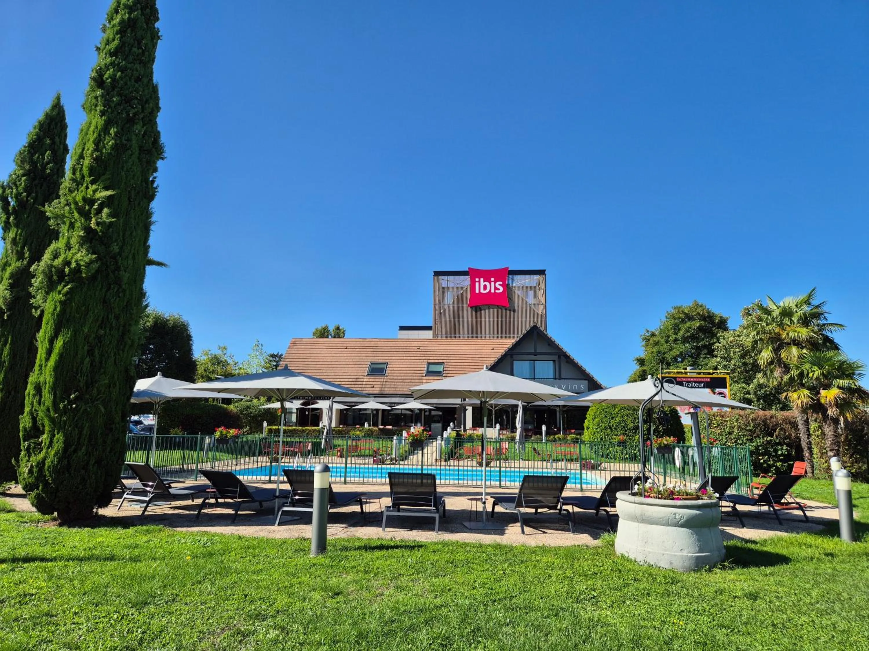 Property building in ibis Beaune La Ferme Aux Vins