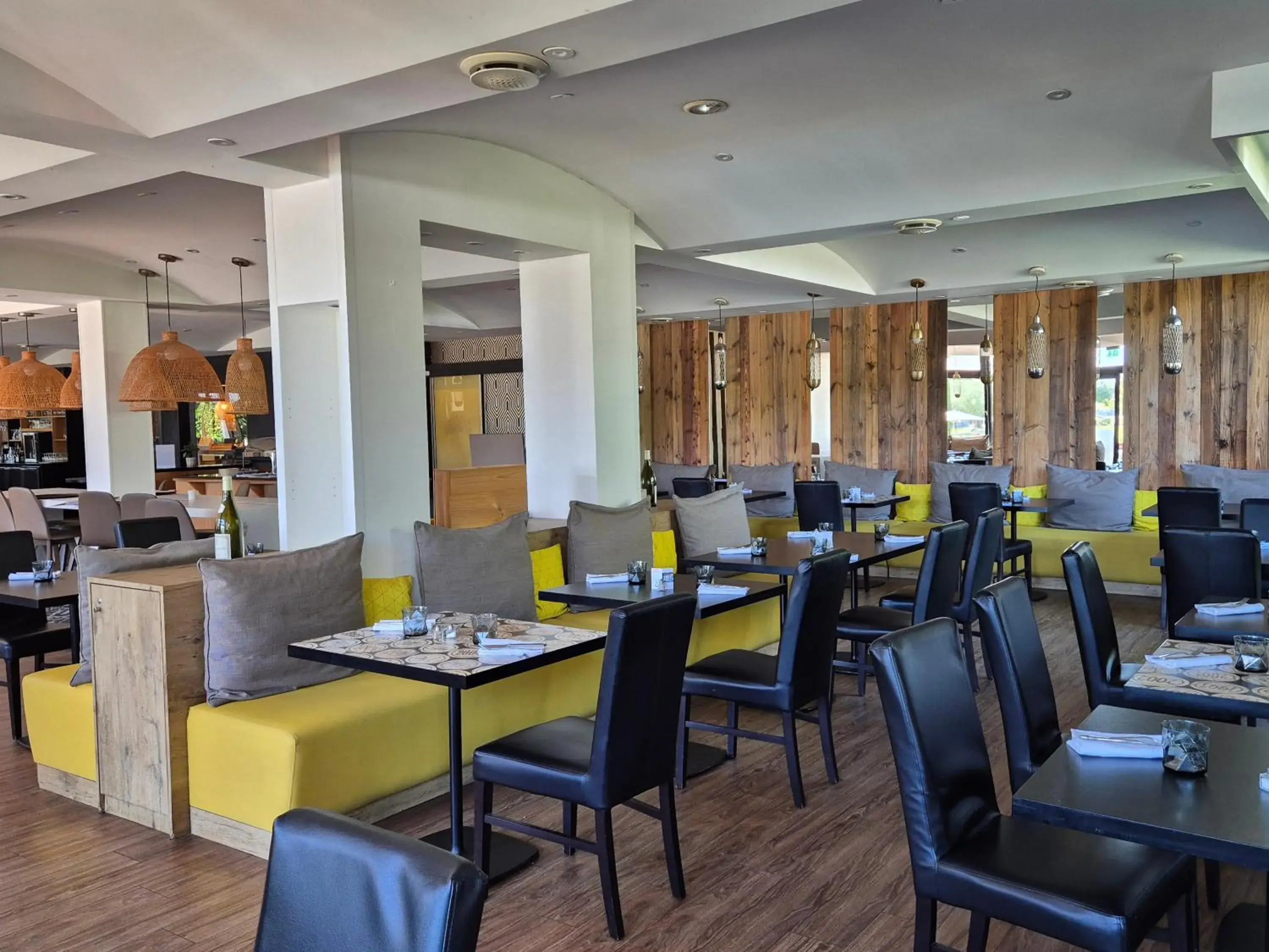 Restaurant/places to eat in ibis Beaune La Ferme Aux Vins Restaurant/places to eat in ibis Beaune La Ferme Aux Vins