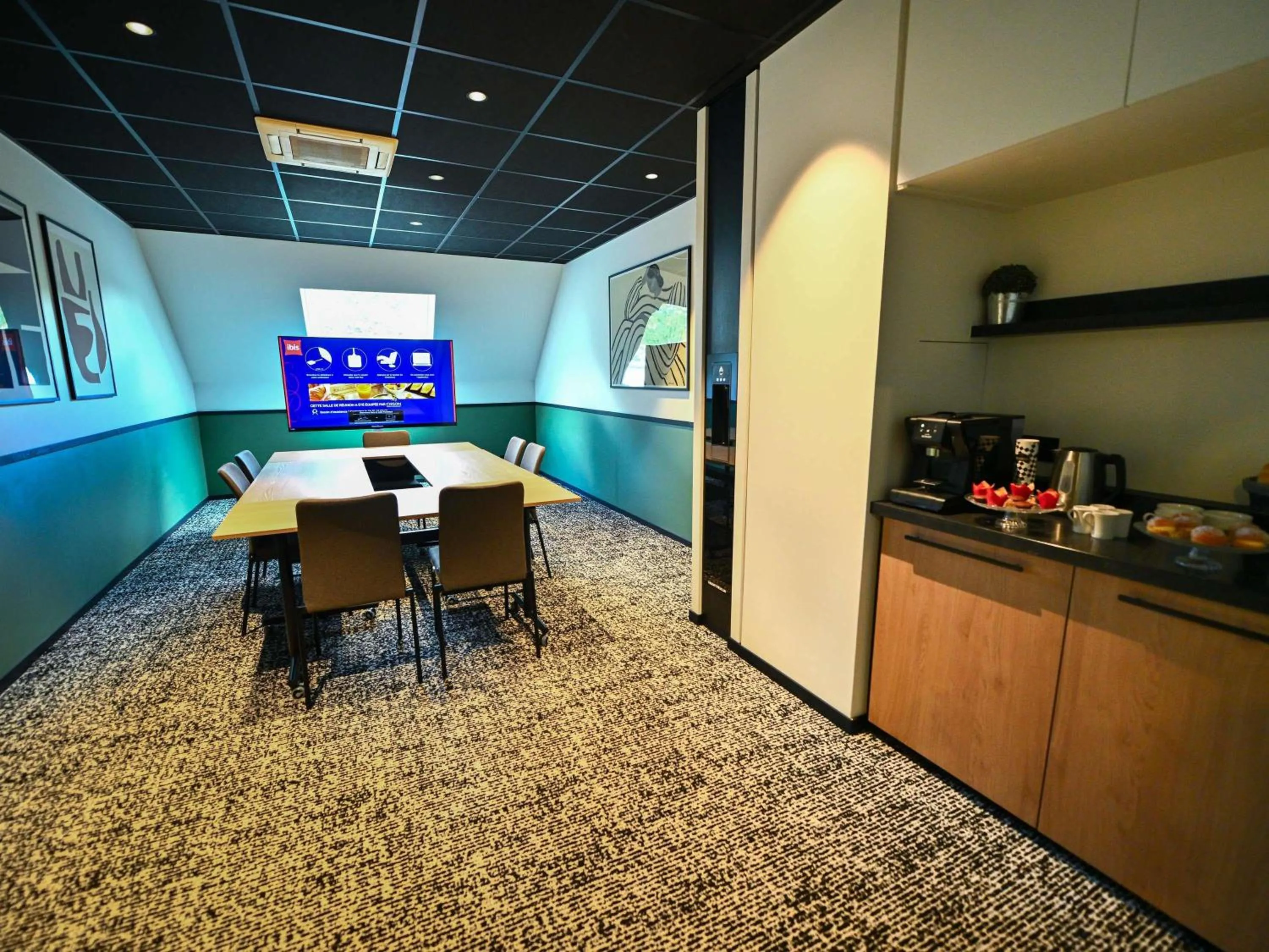 Meeting/conference room in ibis Beaune La Ferme Aux Vins