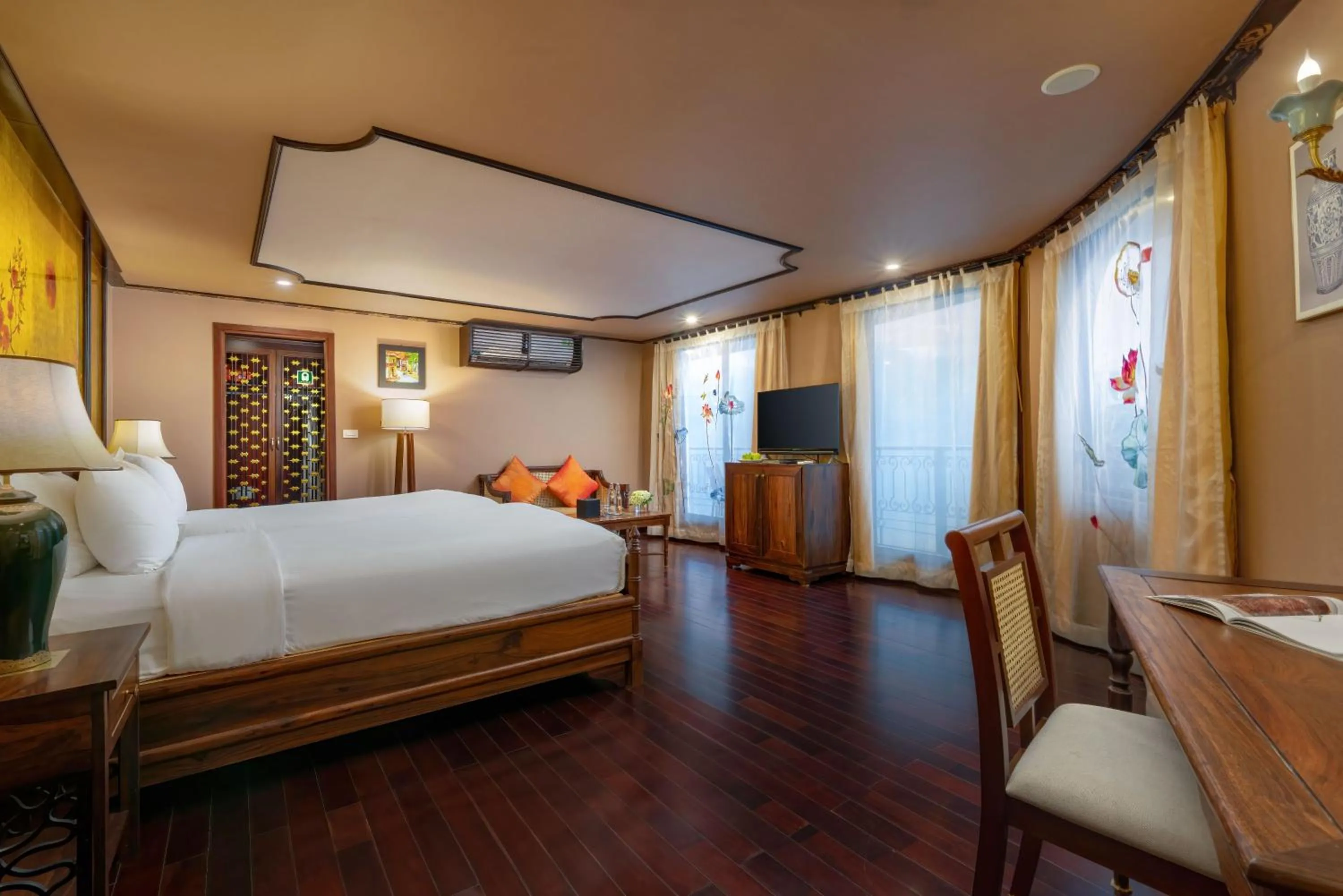 Photo of the whole room, Bed in Indochine Cruise Lan Ha Bay