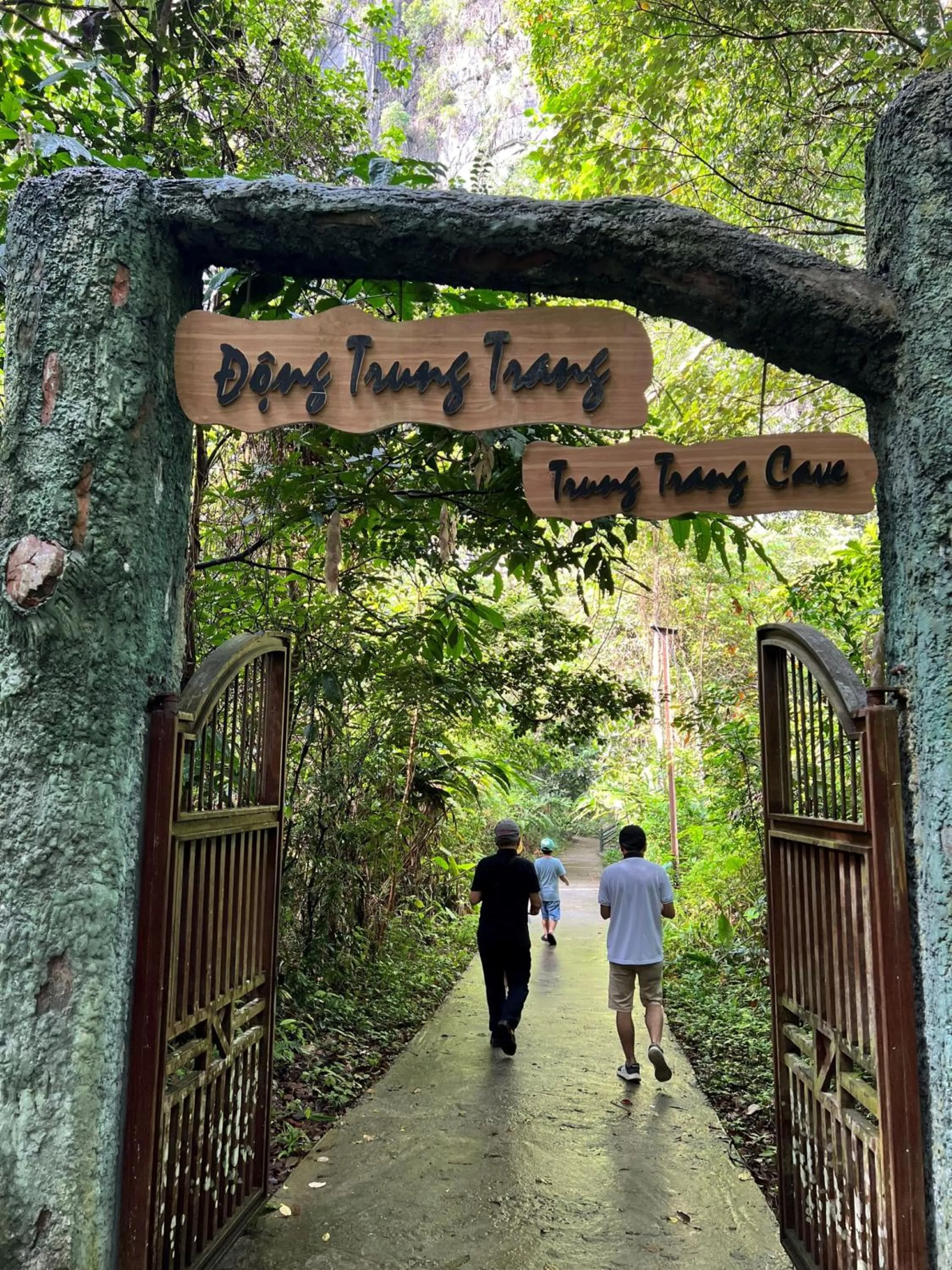 Day in Indochine Cruise Lan Ha Bay