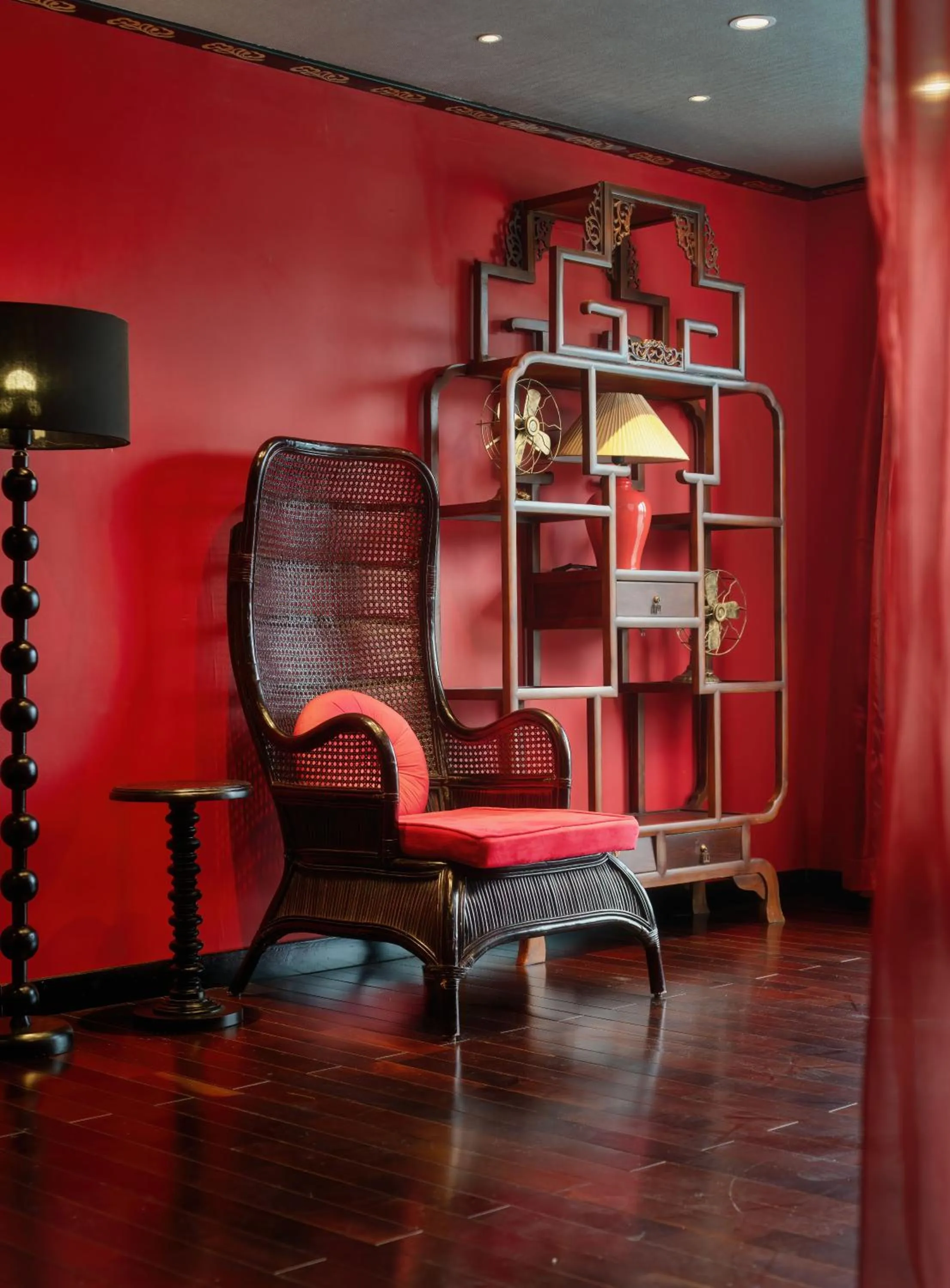 Library in Indochine Cruise Lan Ha Bay