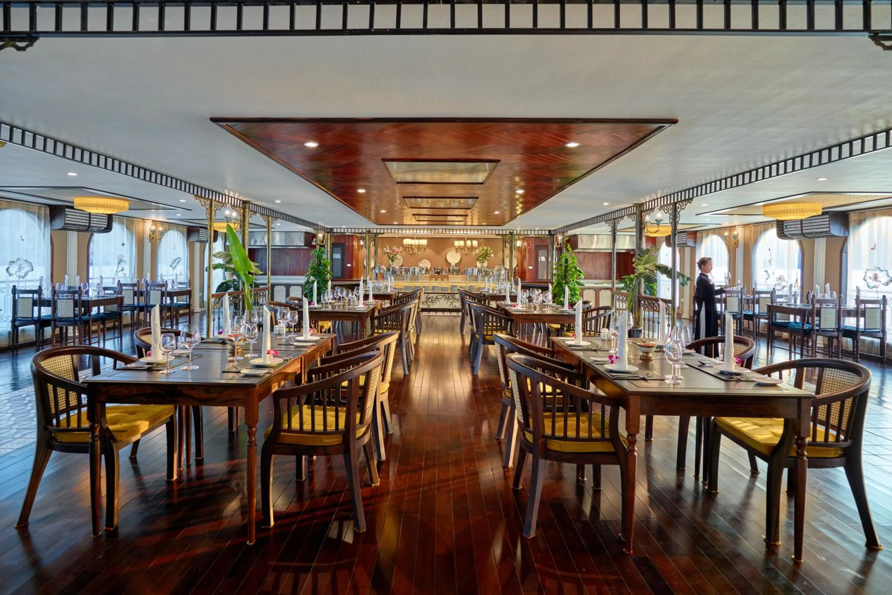 Restaurant/places to eat in Indochine Cruise Lan Ha Bay