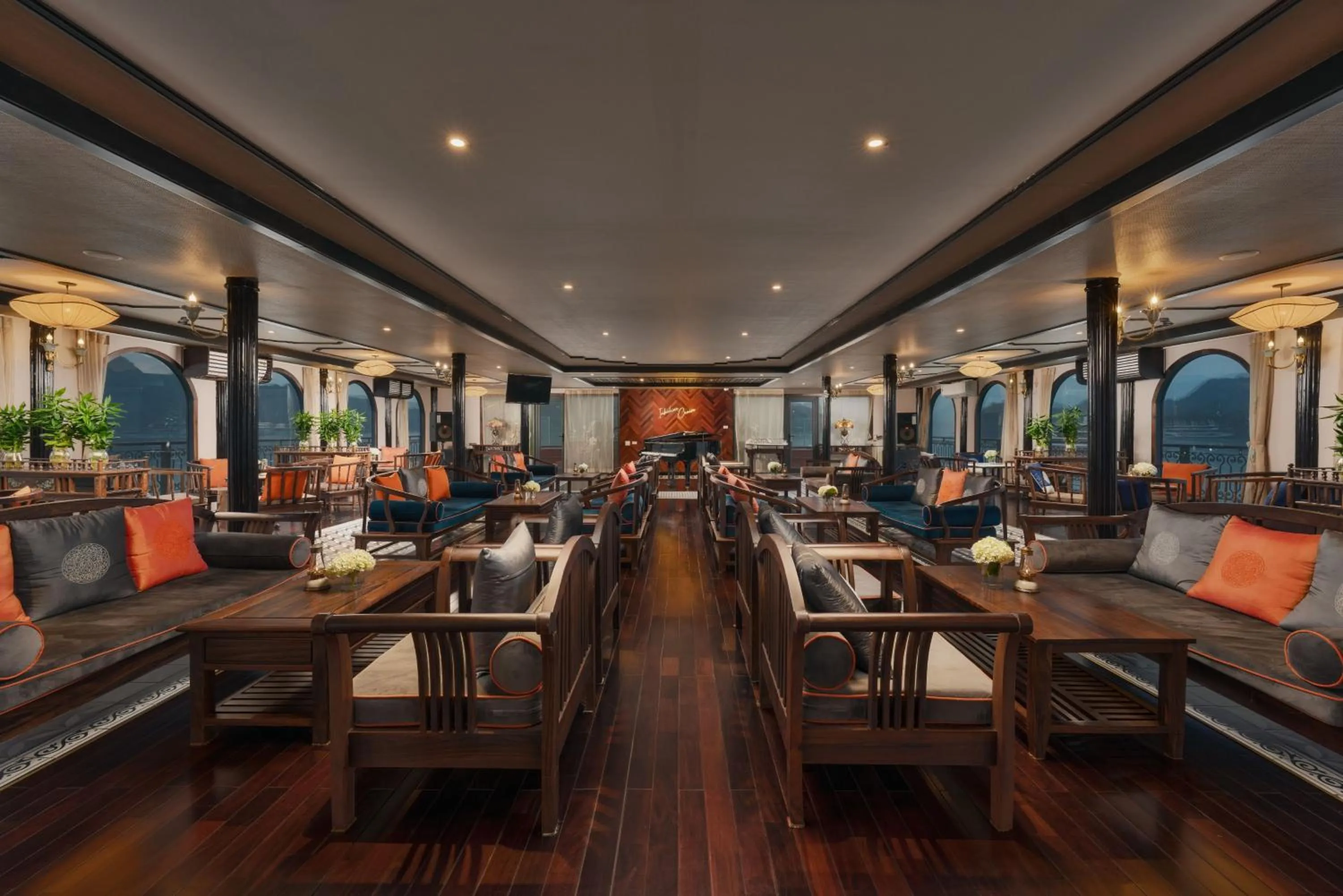 Restaurant/places to eat in Indochine Cruise Lan Ha Bay
