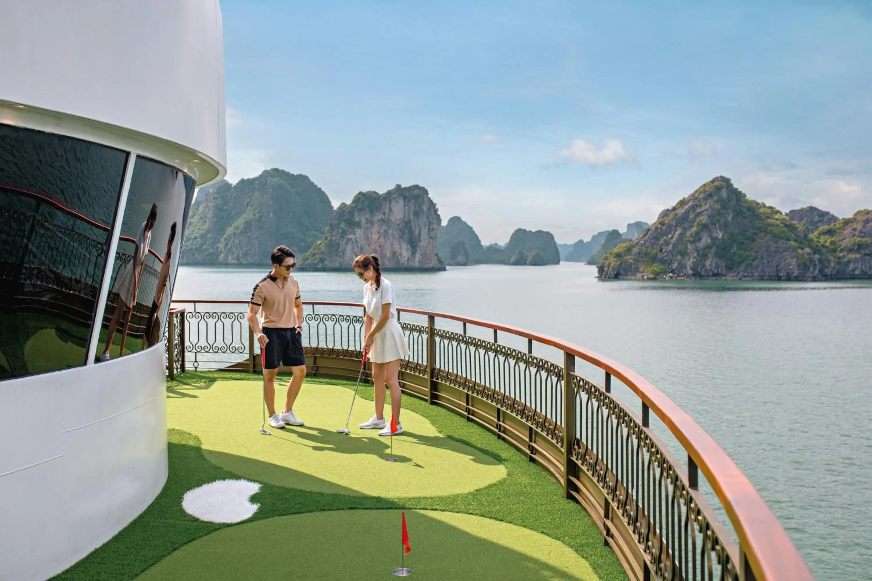 Minigolf in Indochine Cruise Lan Ha Bay