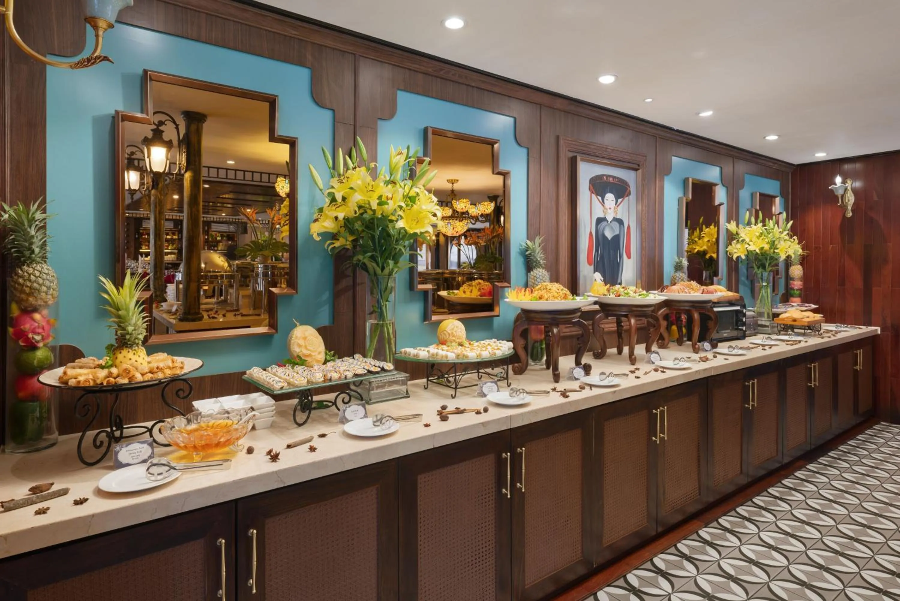 Food and drinks in Indochine Cruise Lan Ha Bay