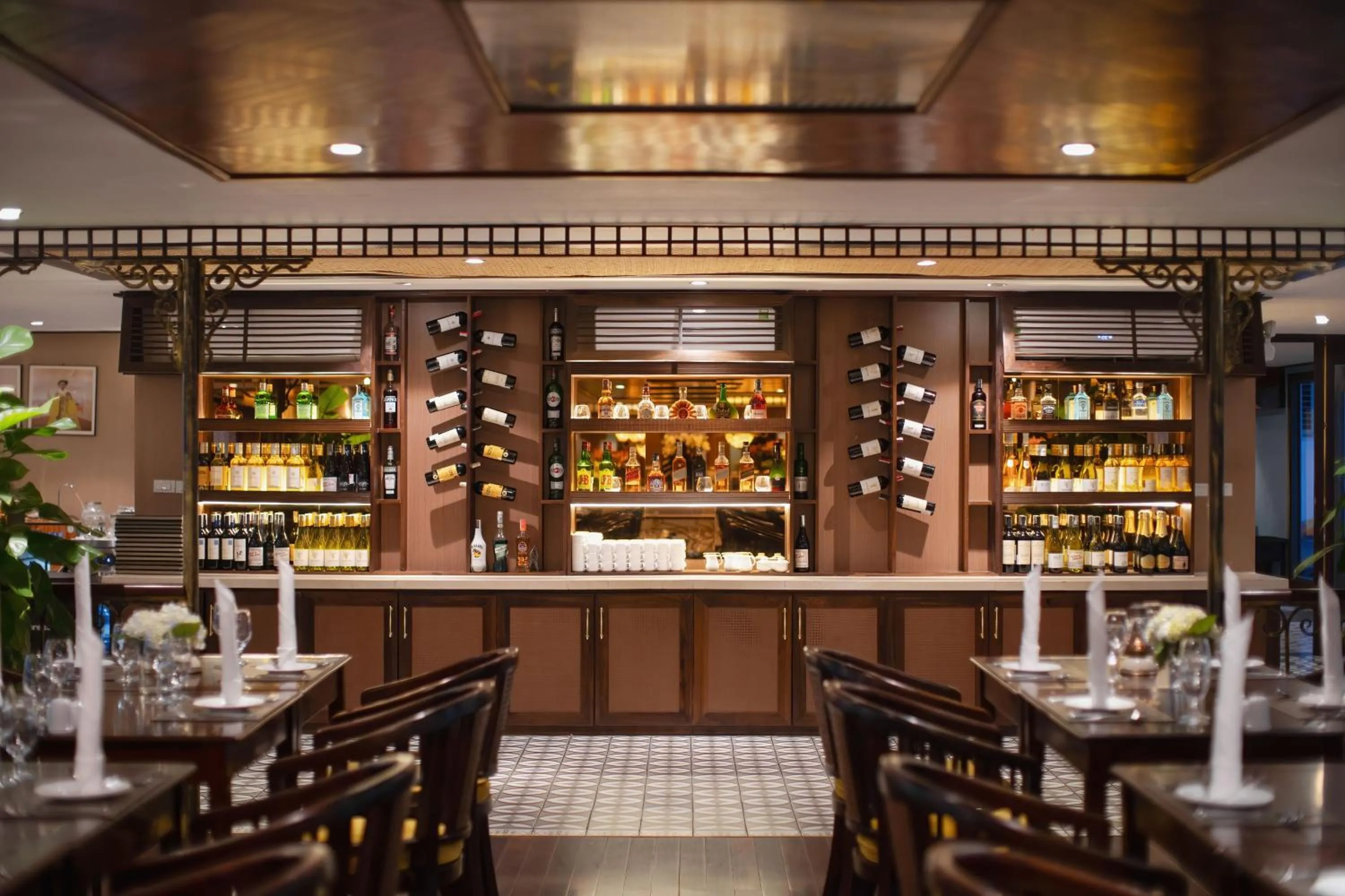 Restaurant/places to eat in Indochine Cruise Lan Ha Bay