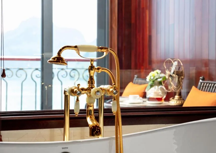 Bathroom in Indochine Cruise Lan Ha Bay