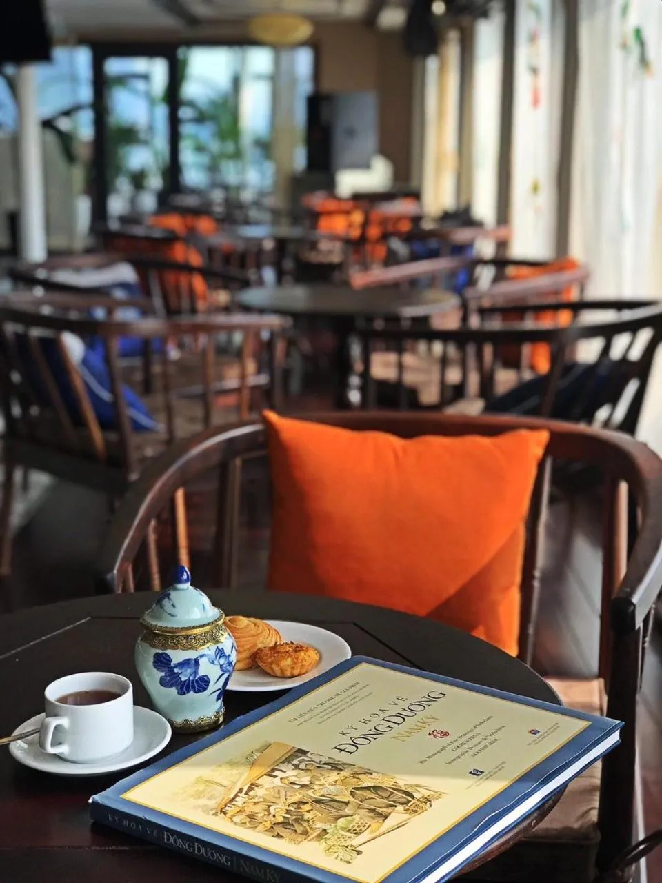 Restaurant/places to eat in Indochine Cruise Lan Ha Bay