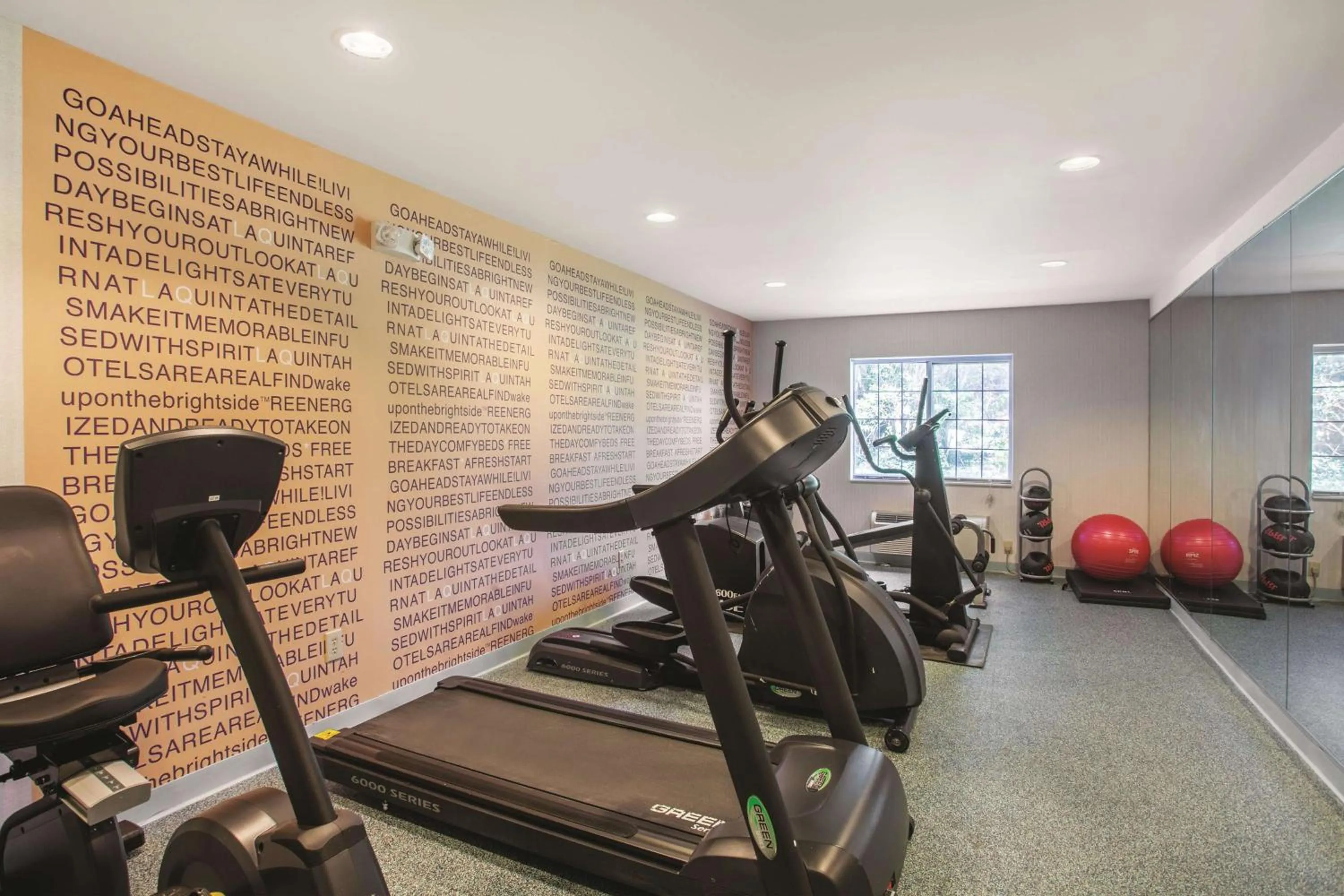 Fitness centre/facilities in La Quinta Inn by Wyndham Richmond South