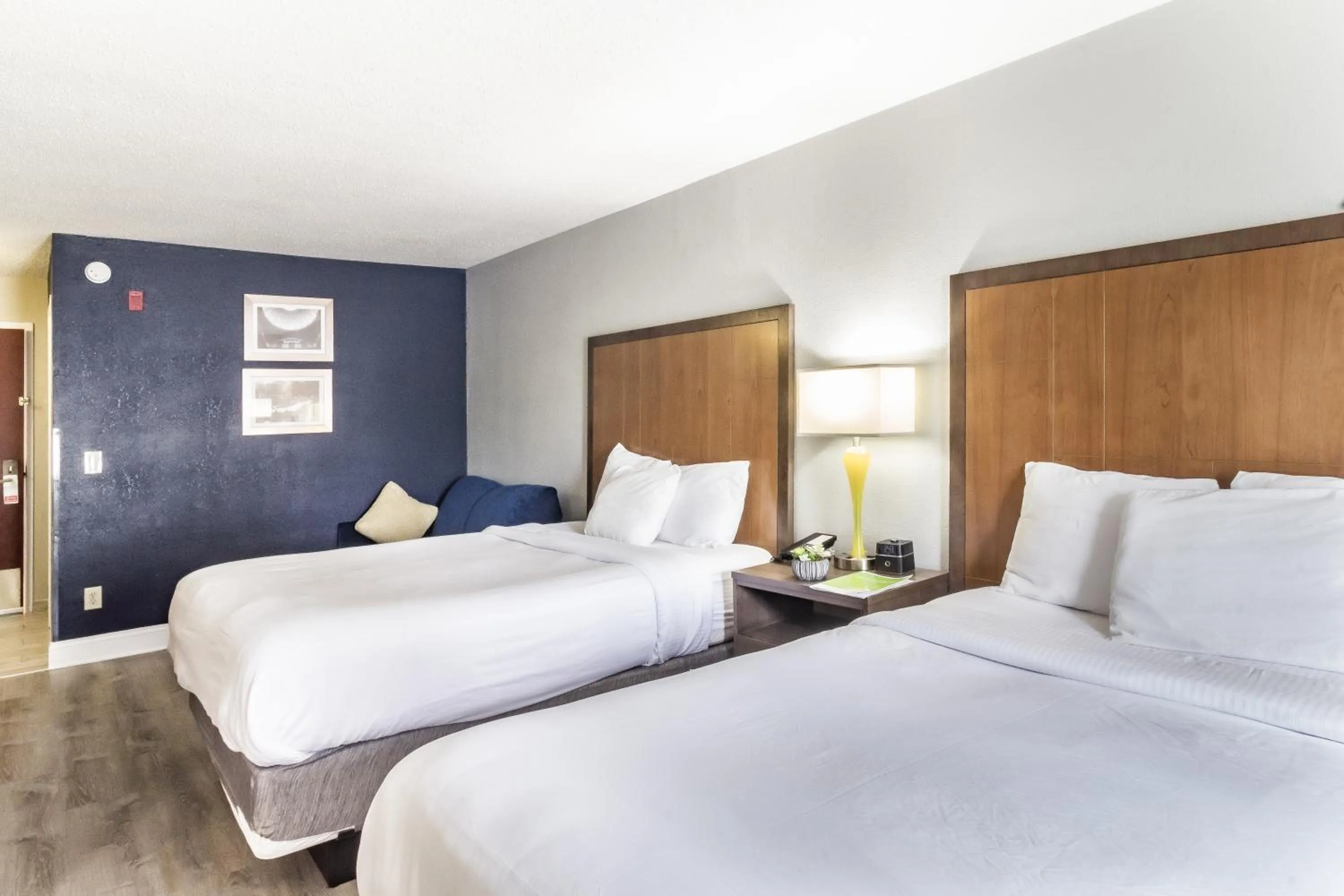 Bedroom, Bed in La Quinta Inn by Wyndham Richmond South