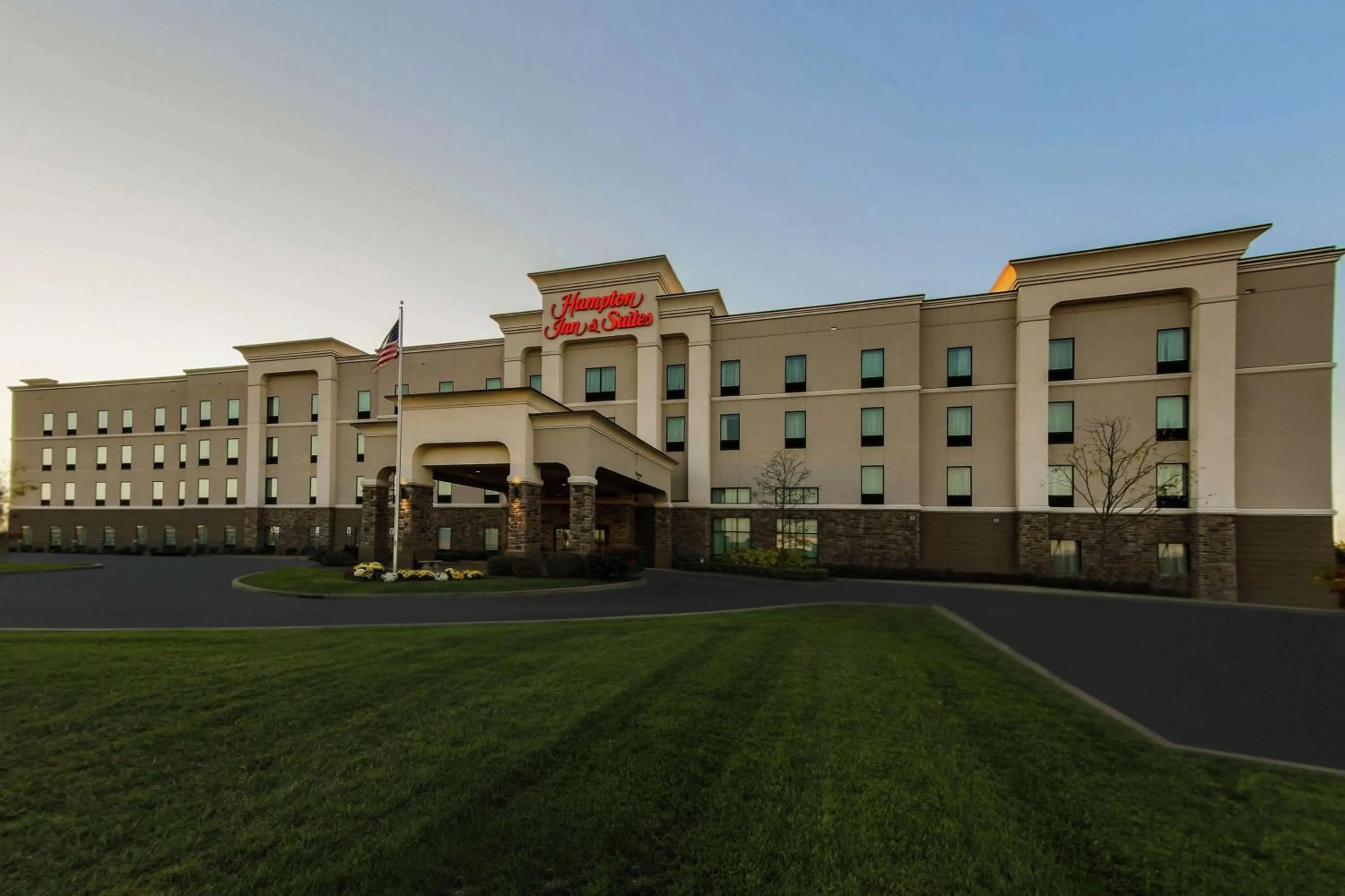 Property building in Hampton Inn & Suites Wheeling - The Highlands