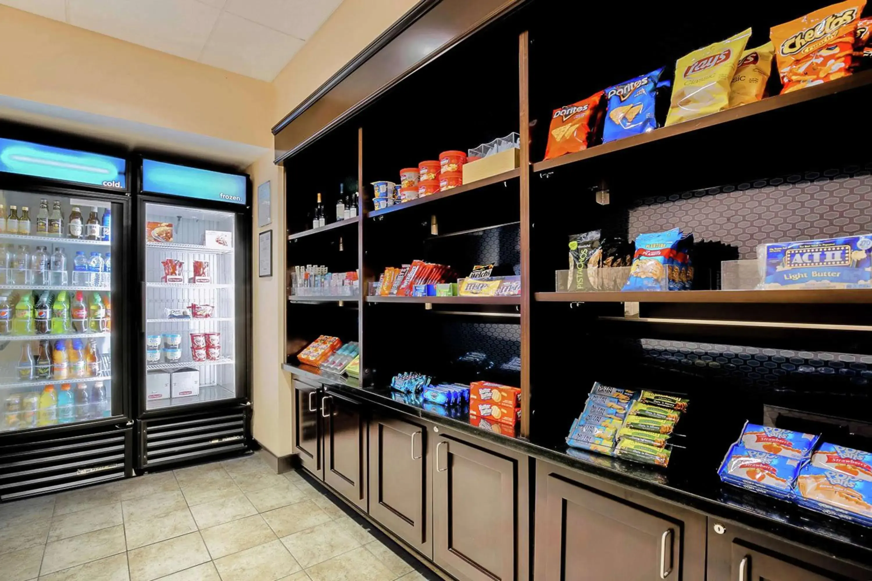 Restaurant/places to eat in Hampton Inn & Suites Wheeling - The Highlands Restaurant/places to eat in Hampton Inn & Suites Wheeling - The Highlands