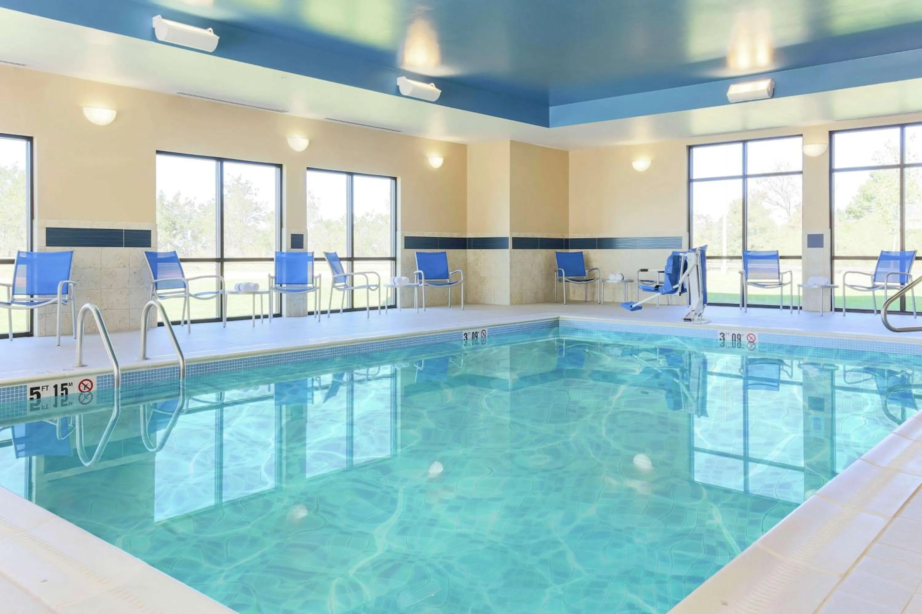 Pool view in Hampton Inn & Suites Wheeling - The Highlands