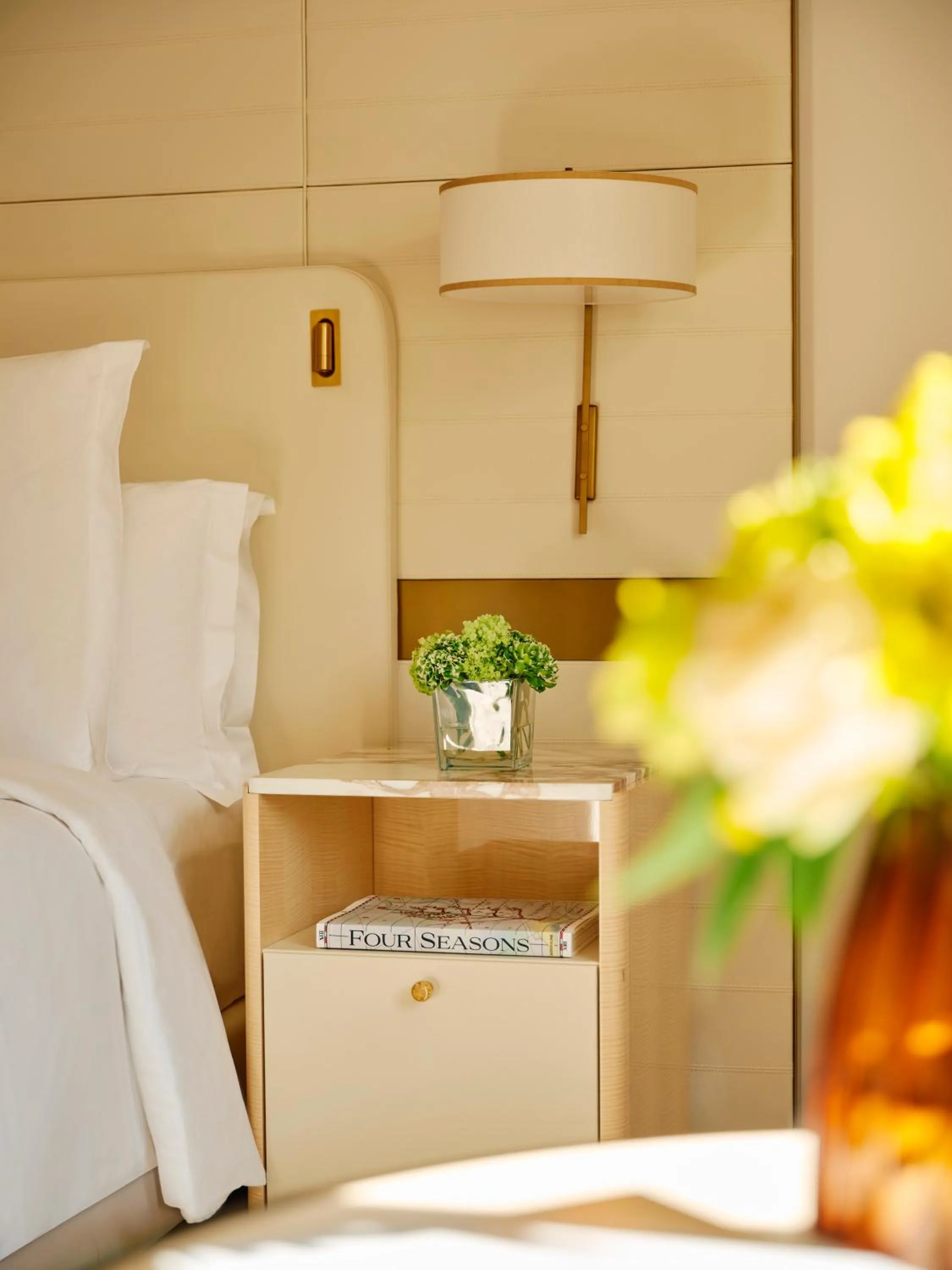 Bed in Four Seasons Hotel Milano