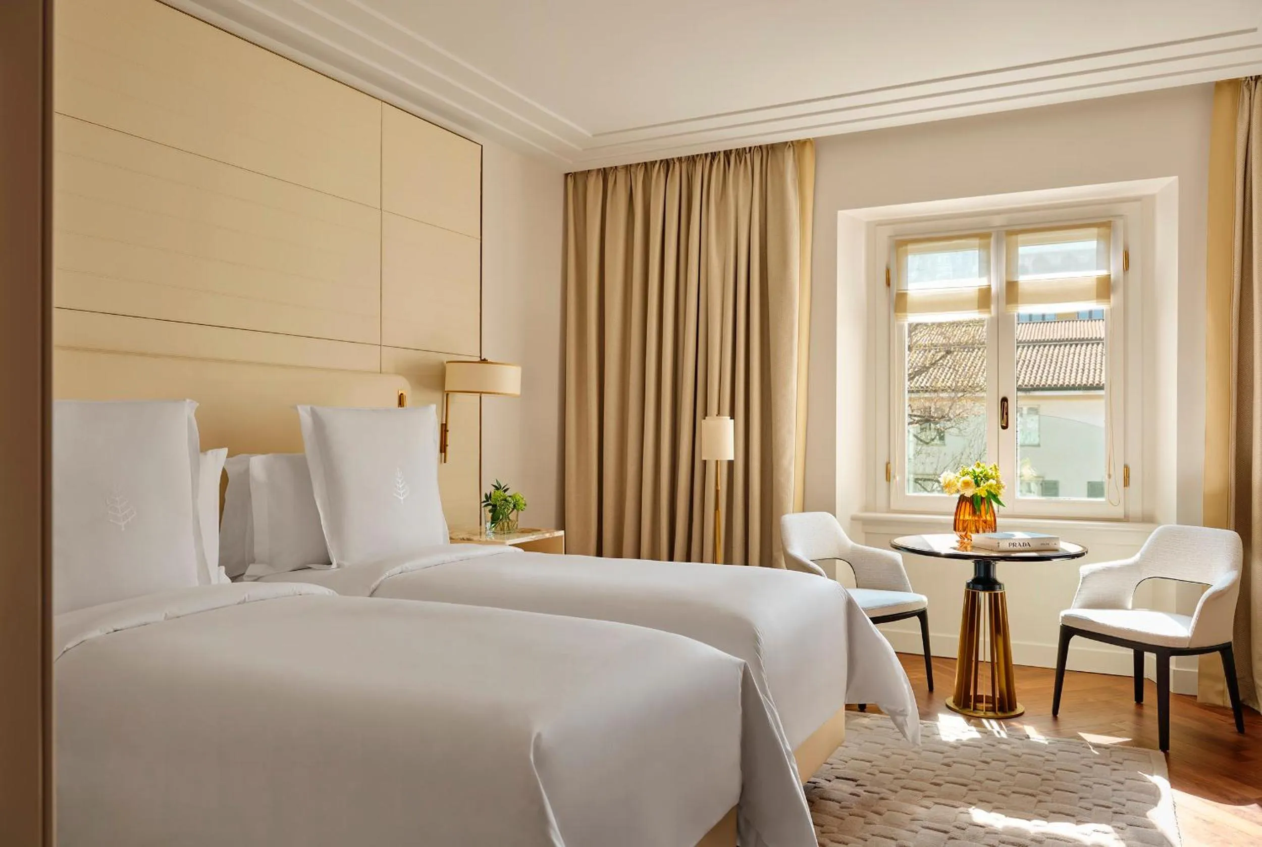 Bed in Four Seasons Hotel Milano