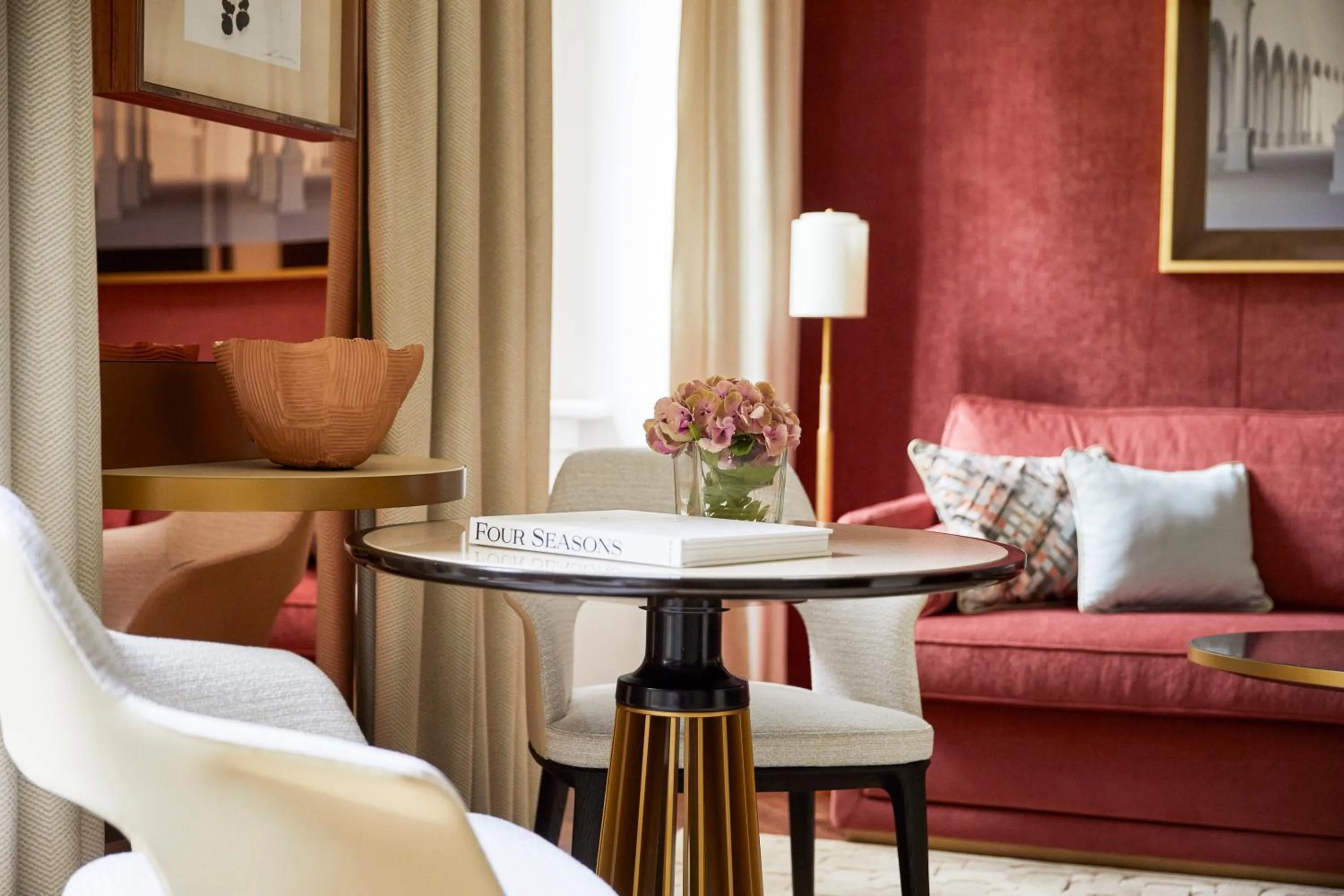 Living room in Four Seasons Hotel Milano