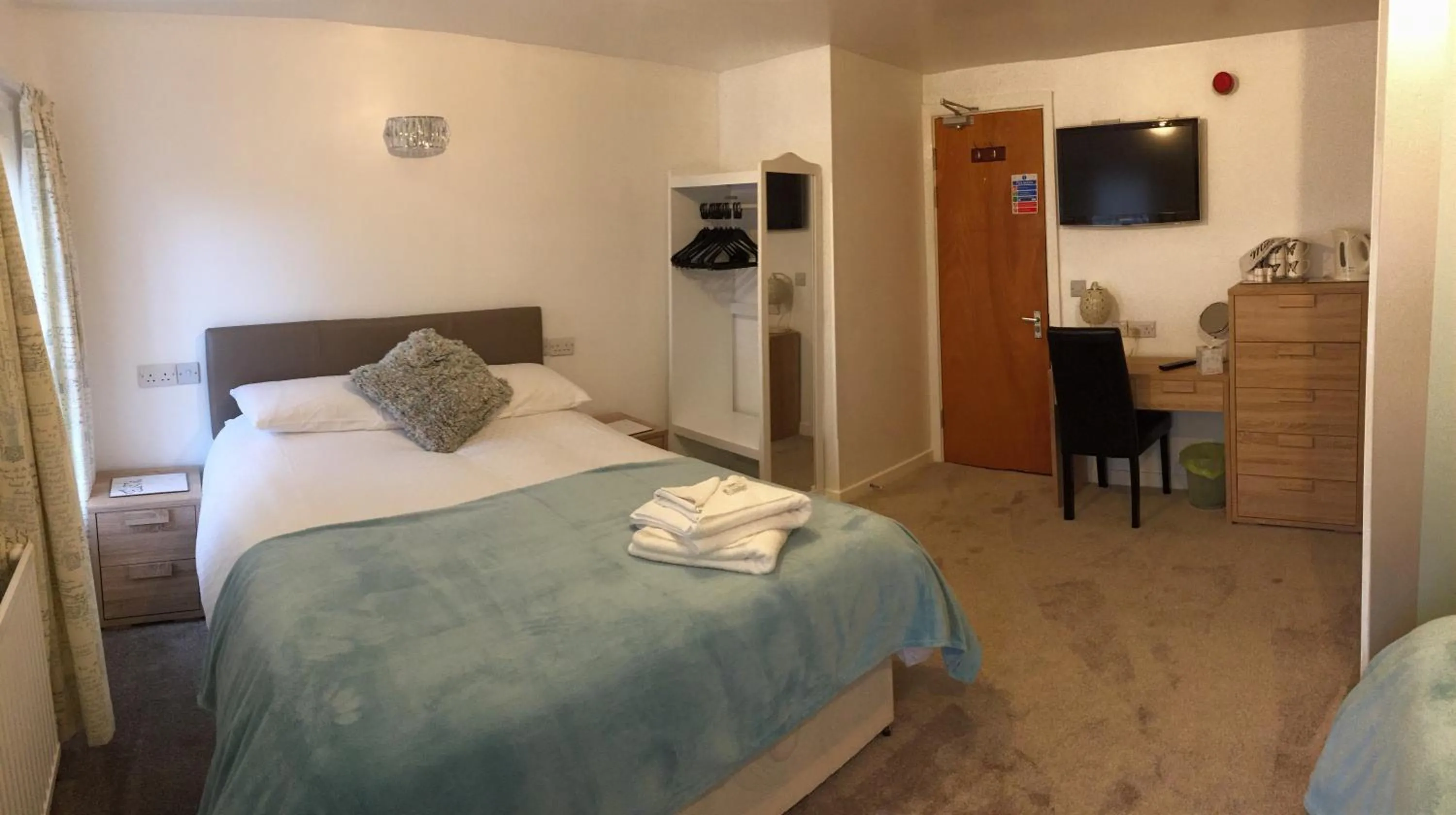 Photo of the whole room, Bed in Four Seasons Guest House