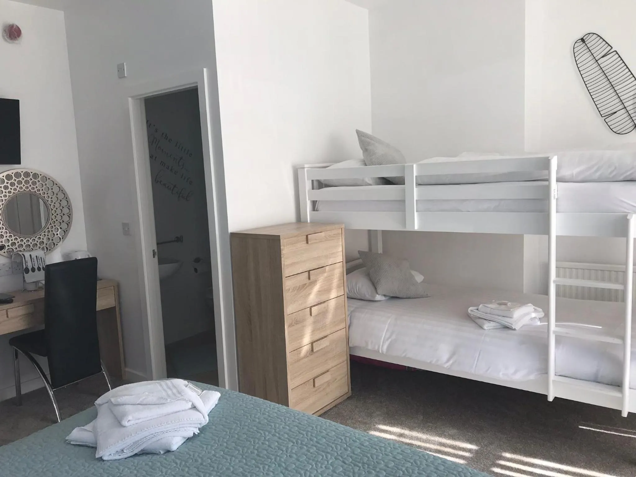 bunk bed, Bed in Four Seasons Guest House