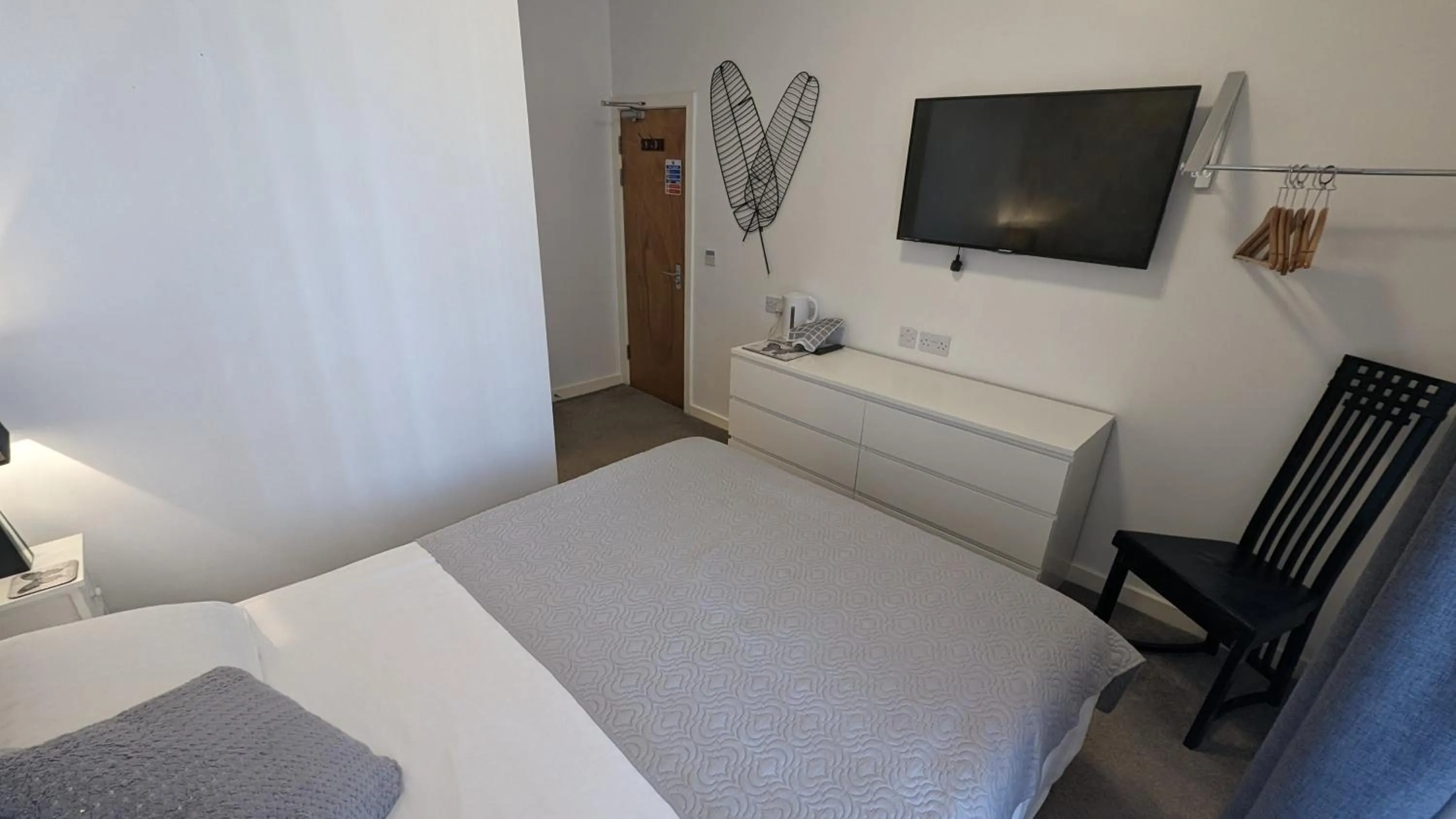 Bed in Four Seasons Guest House
