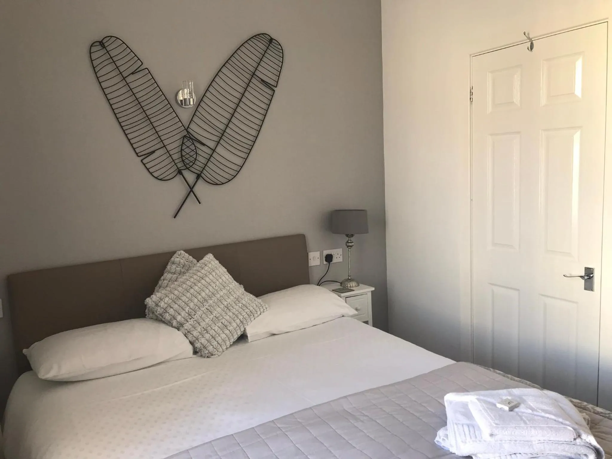 Photo of the whole room, Bed in Four Seasons Guest House