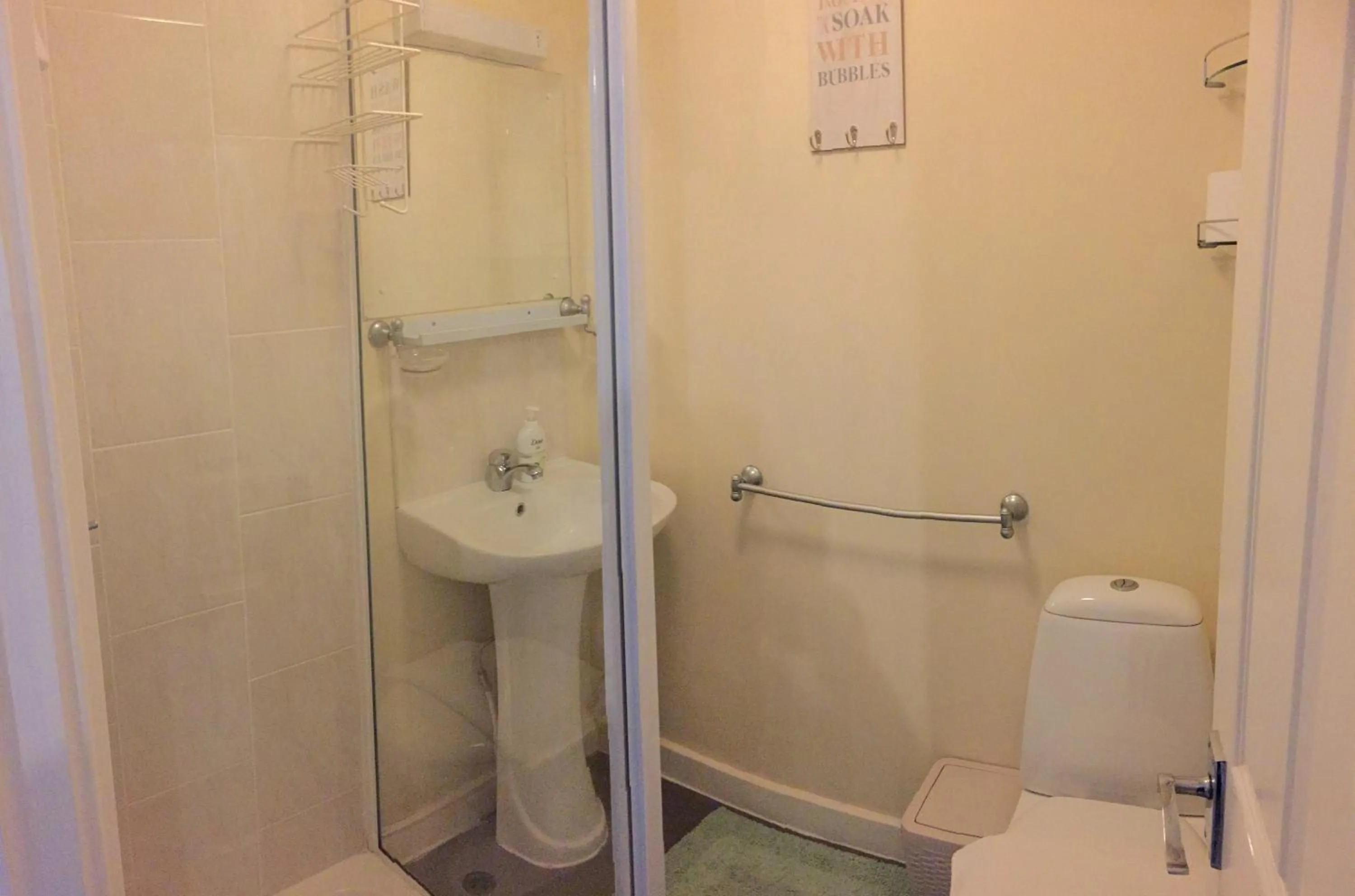 Bathroom in Four Seasons Guest House