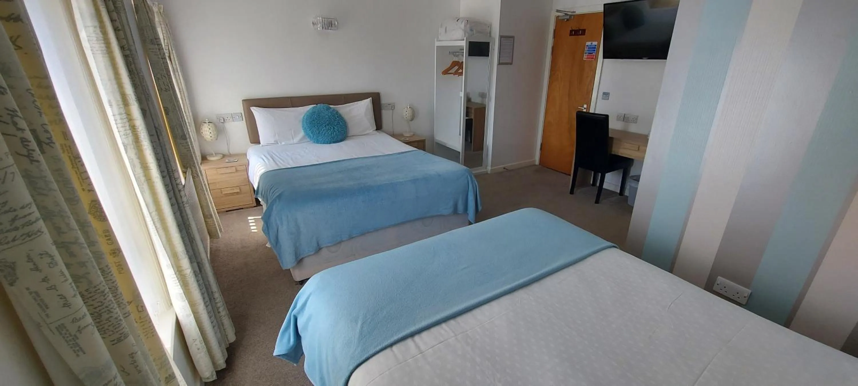 Bed in Four Seasons Guest House