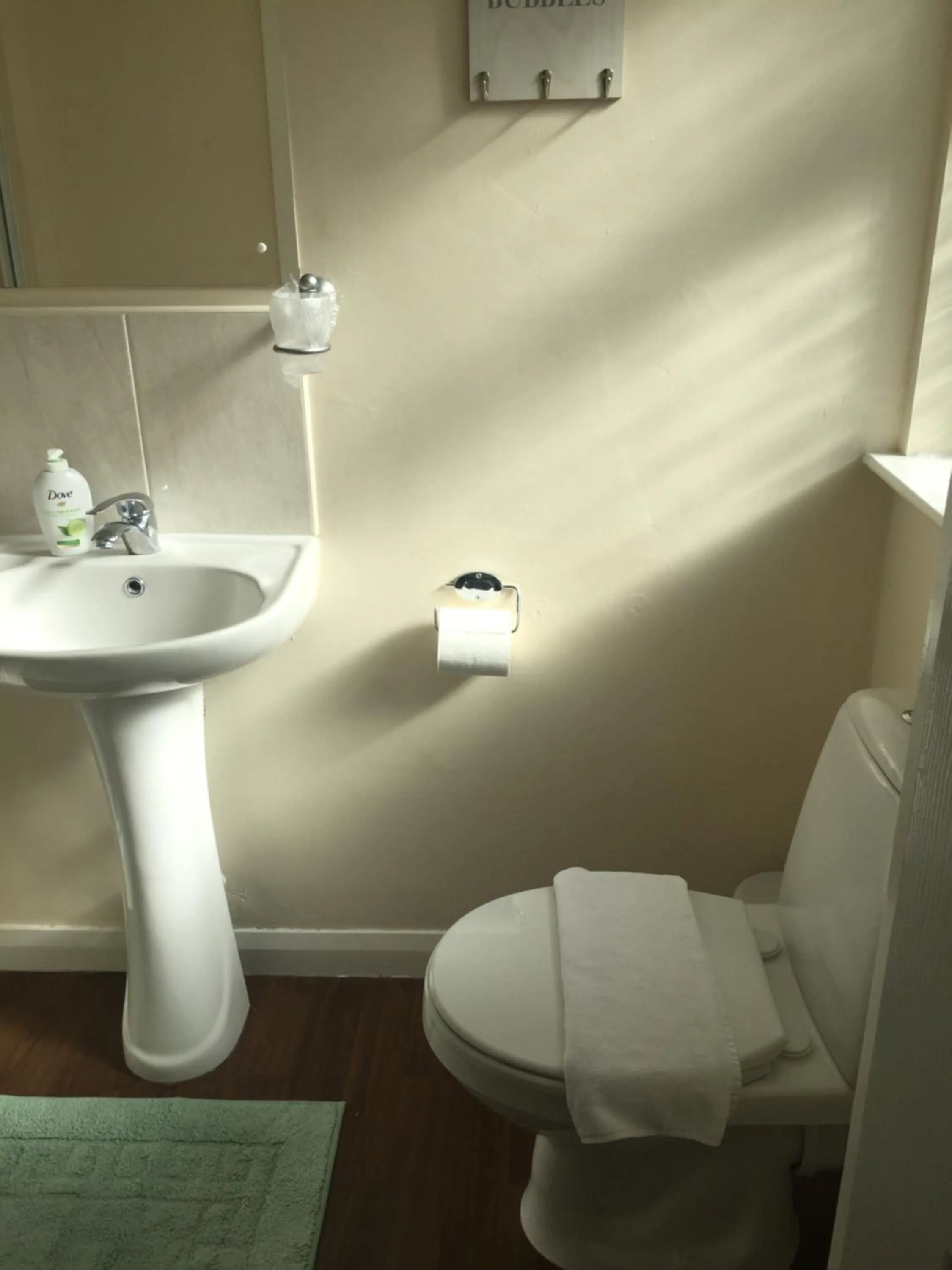 Bathroom in Four Seasons Guest House