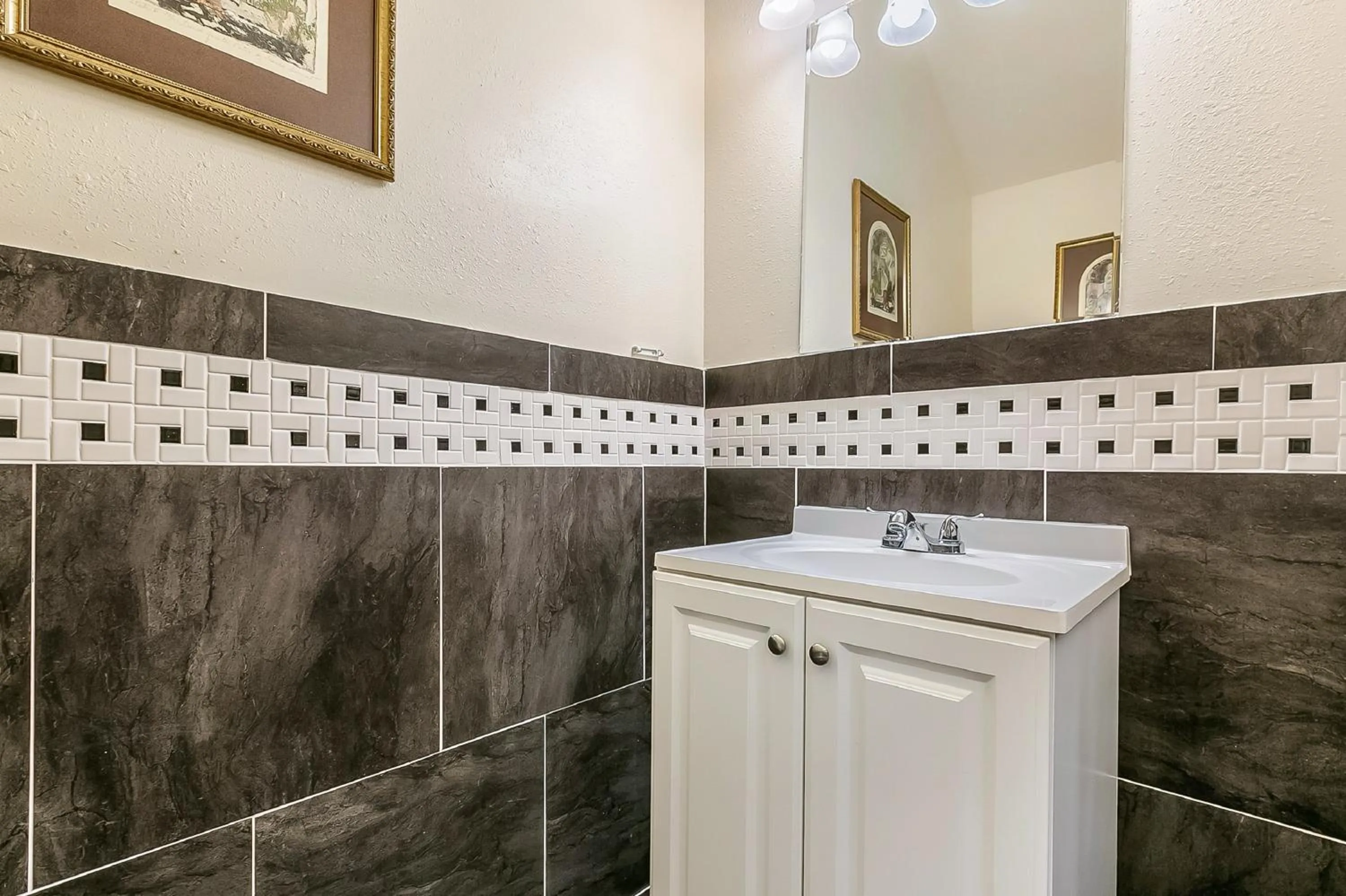 Bathroom in Inviting 3BR Condo steps from St Charles Ave