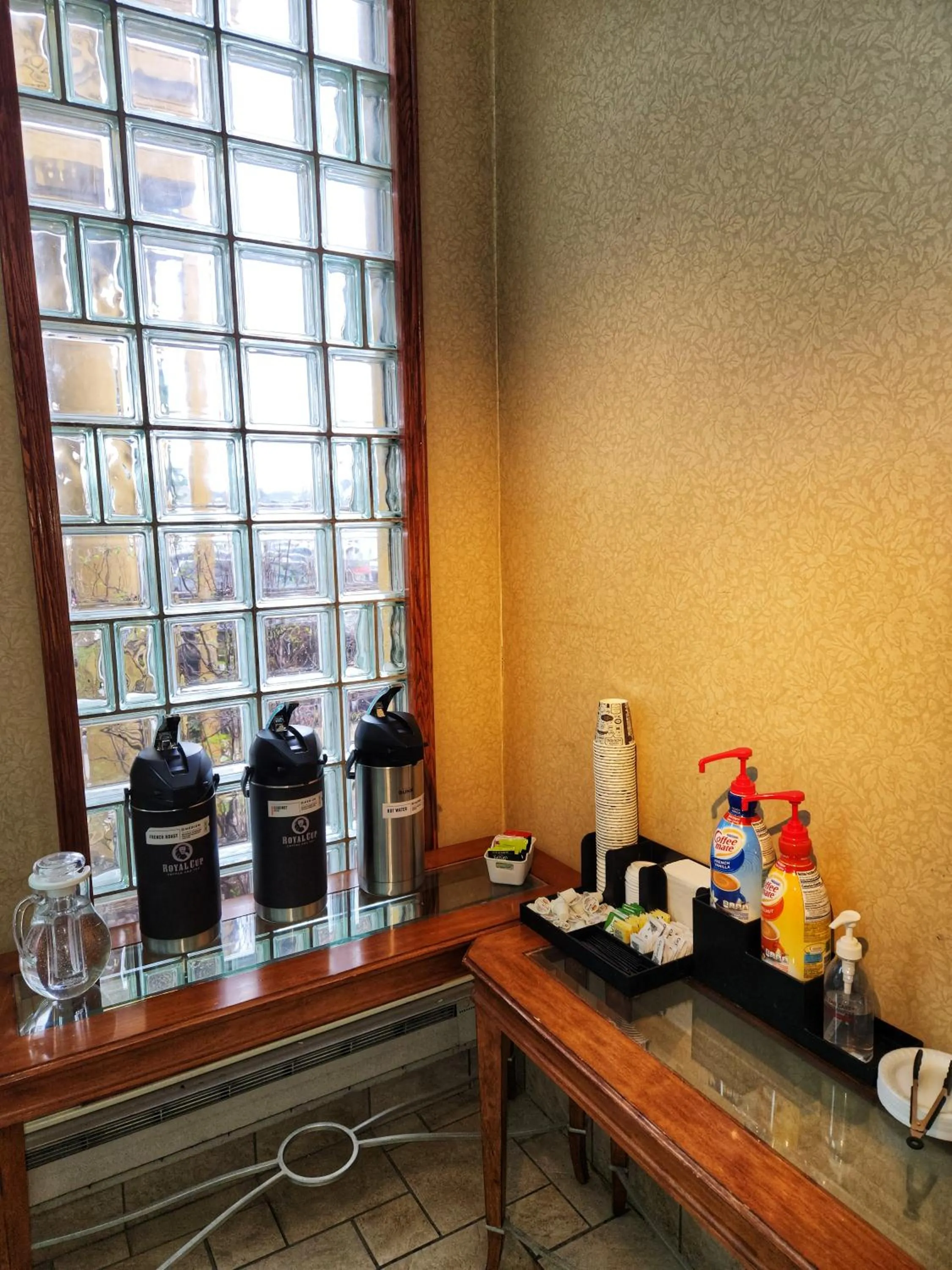 Coffee/tea facilities in La Quinta by Wyndham Appleton College Avenue