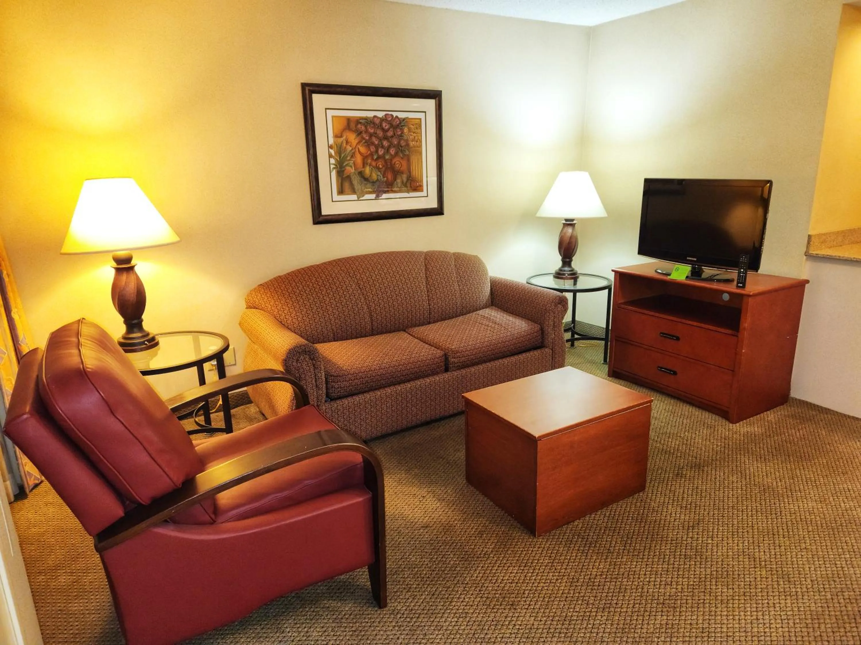 Living room in La Quinta by Wyndham Appleton College Avenue