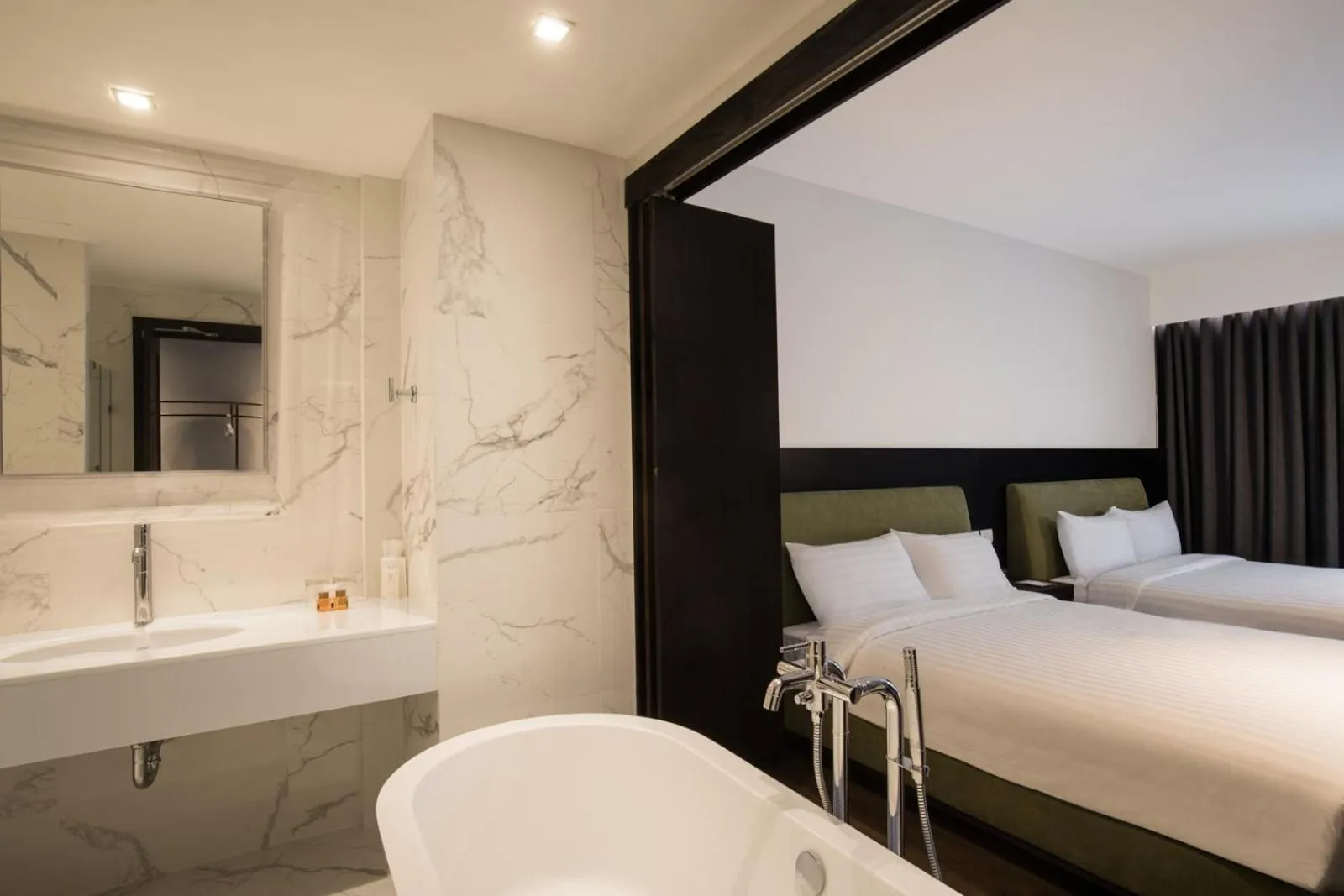 Bath, Bed in S Ram Leisure Hotel