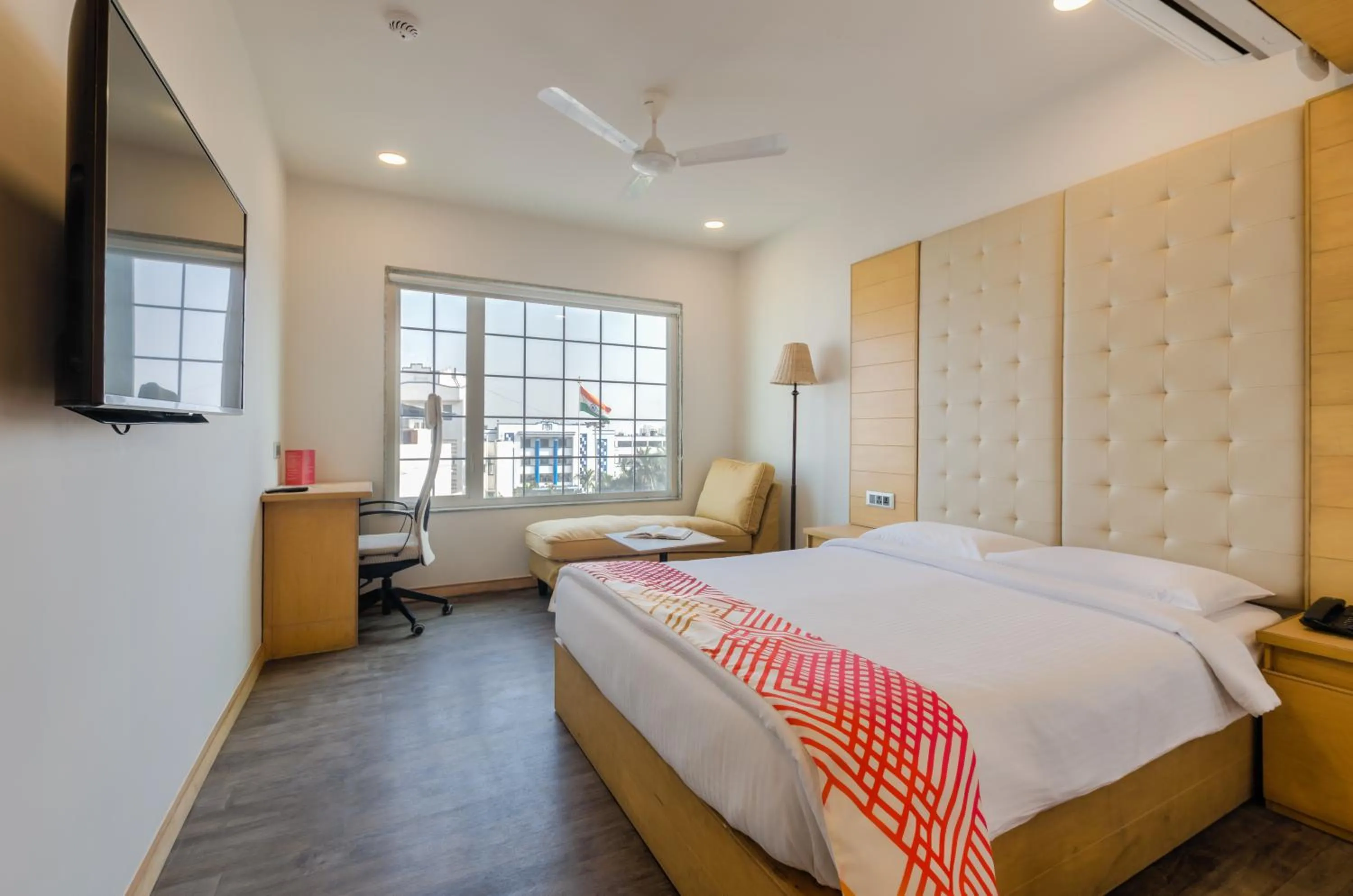 Photo of the whole room, Bed in Ginger Surat City Centre