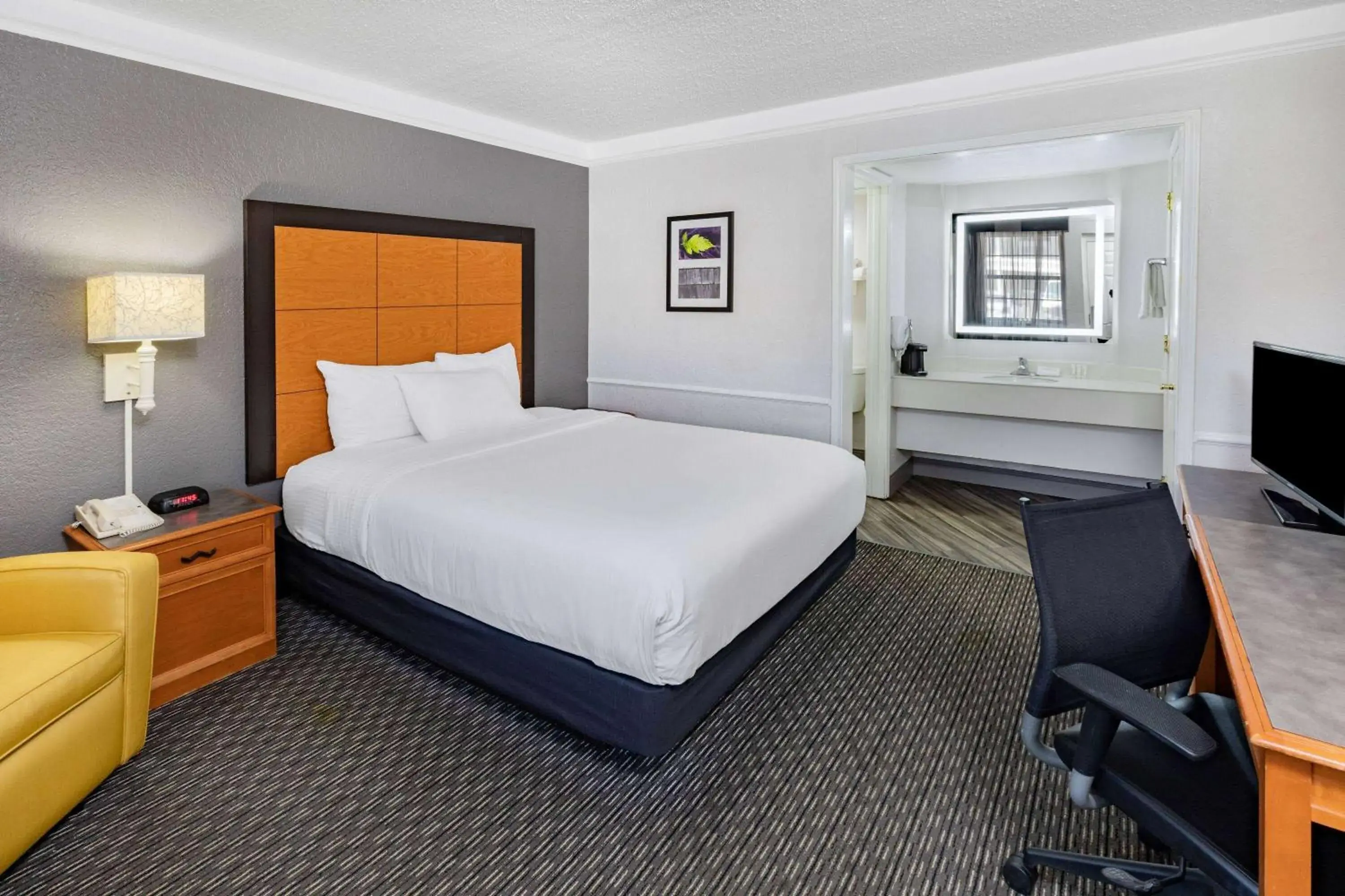 Deluxe Queen Room - Non-Smoking in La Quinta Inn by Wyndham Laredo I-35 Deluxe Queen Room - Non-Smoking in La Quinta Inn by Wyndham Laredo I-35